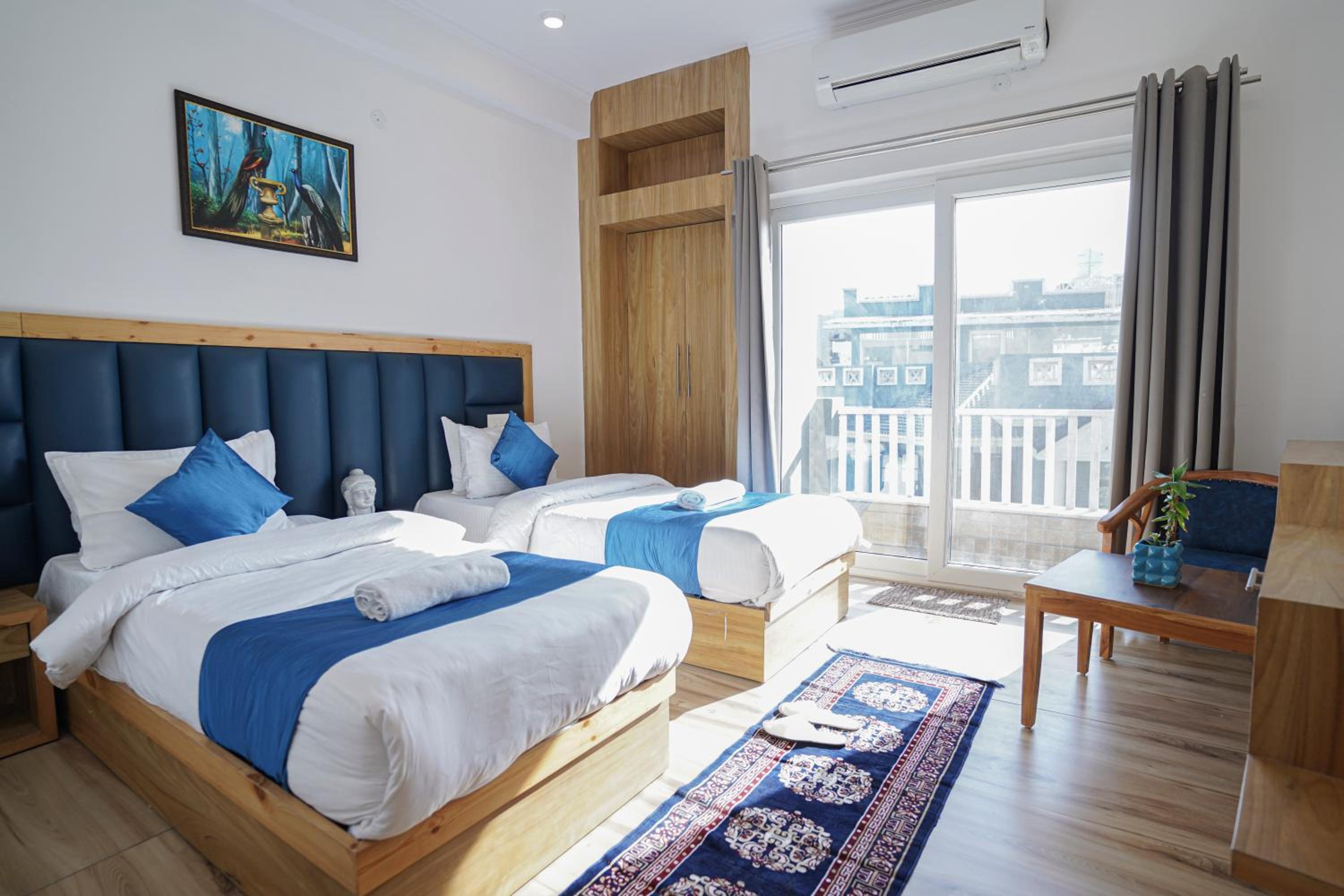 Deluxe Double Room with Balcony photo 3