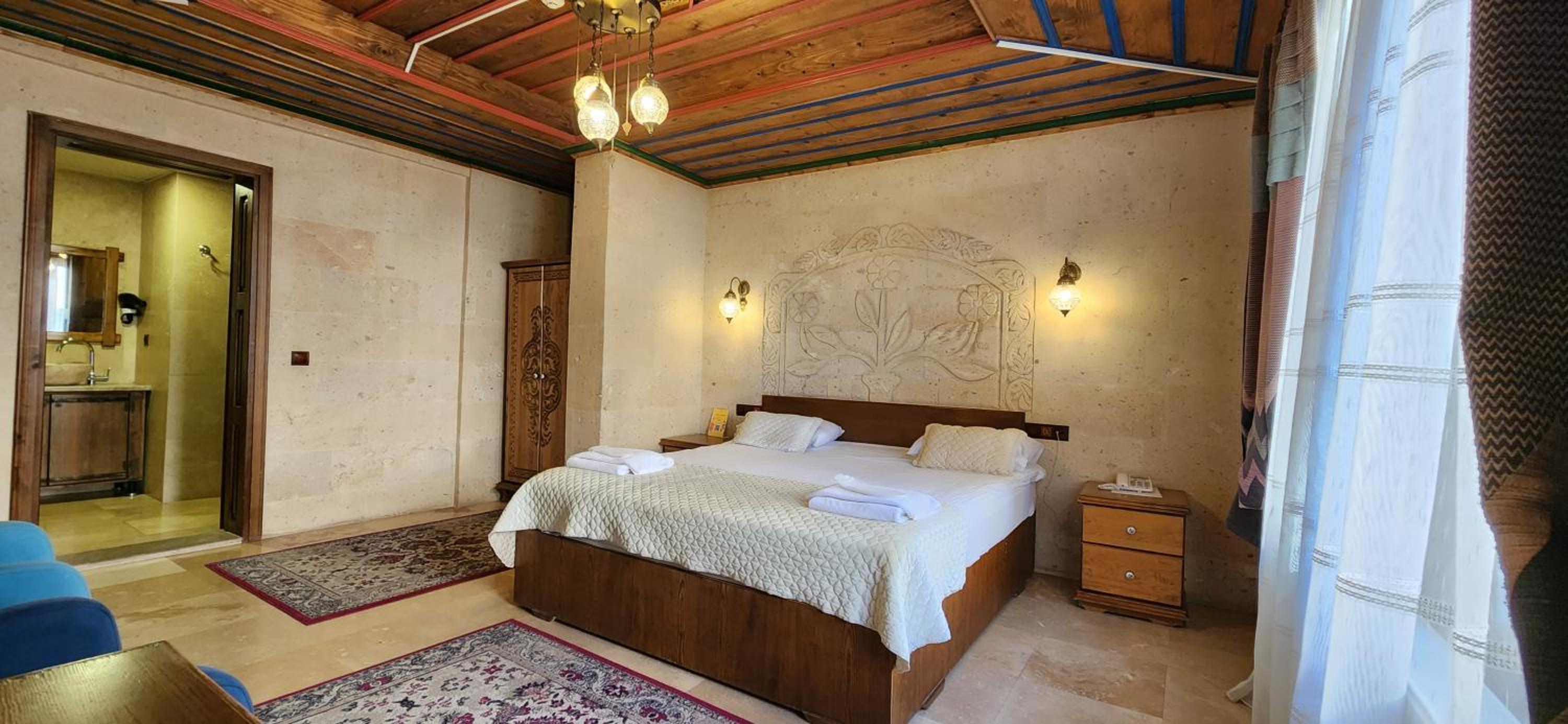 Deluxe Double Room - Photo 13