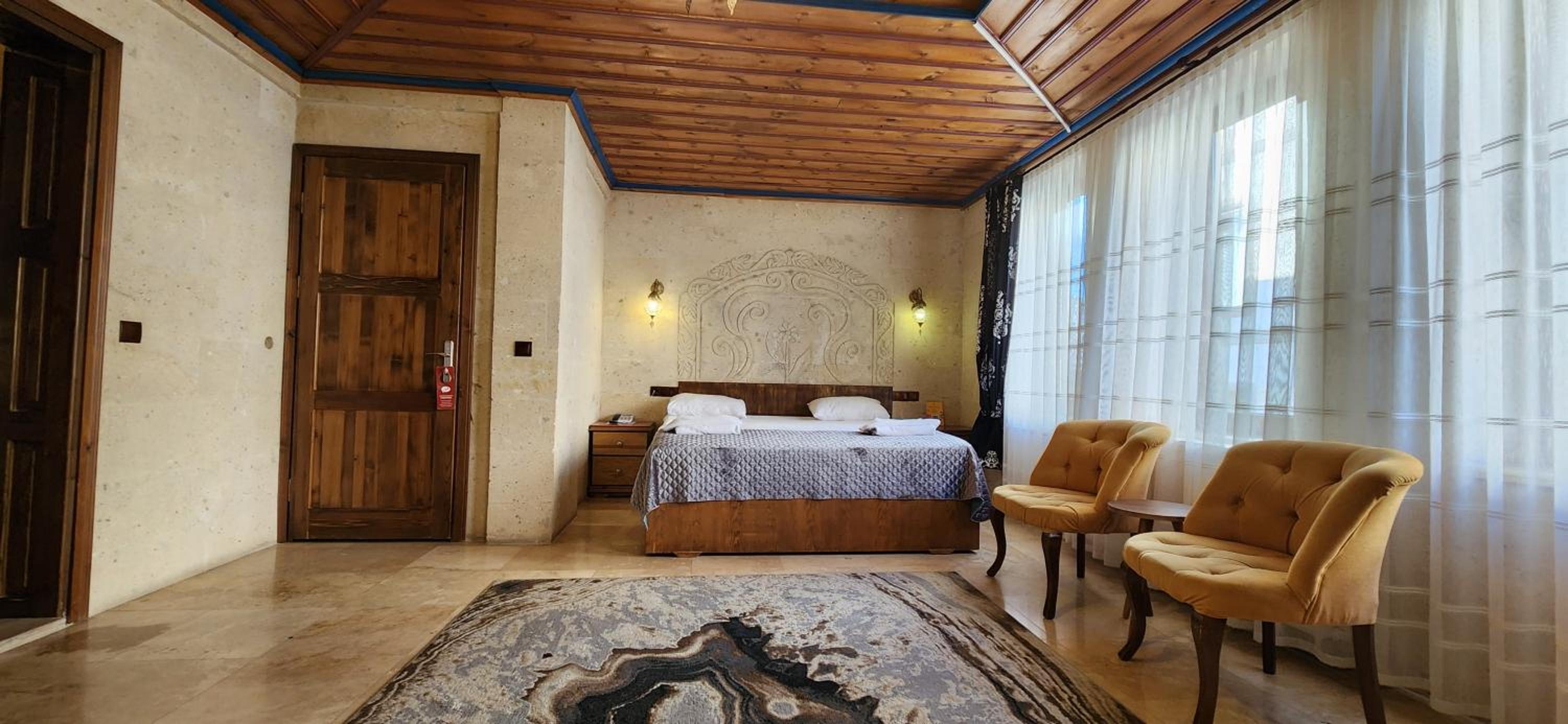 Deluxe Double Room - Photo 9