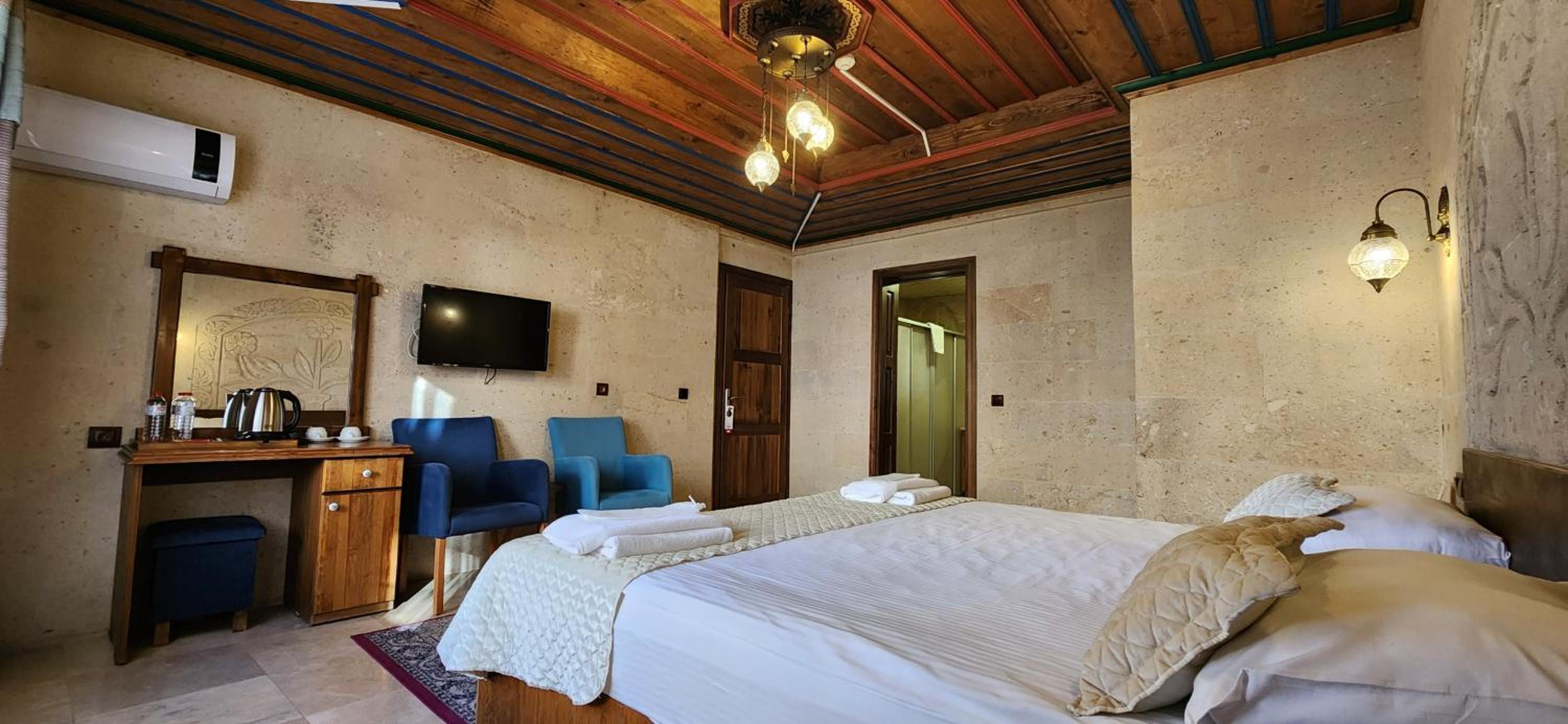 Deluxe Double Room - Photo 14