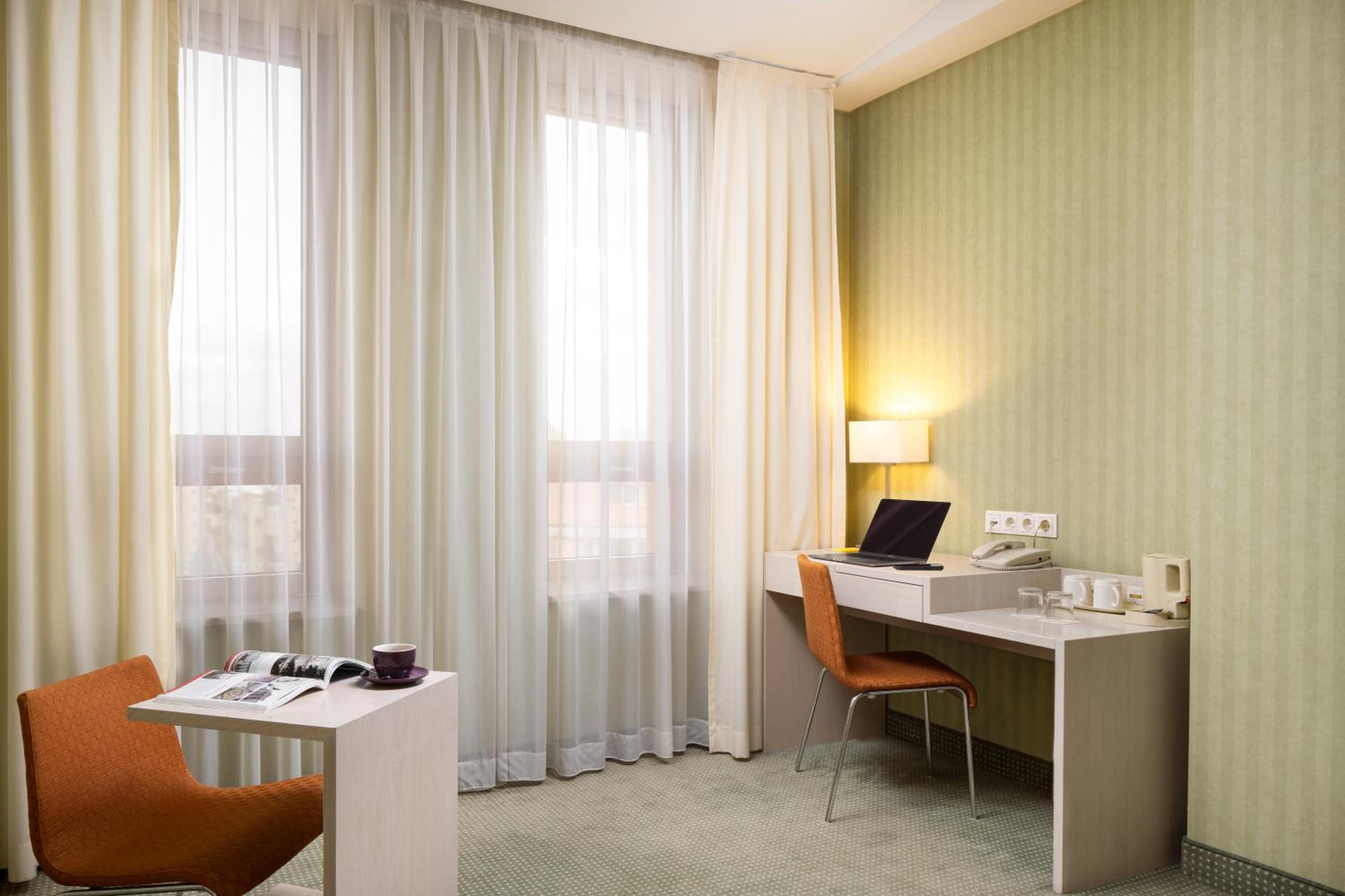 Standard King Room - Photo 2
