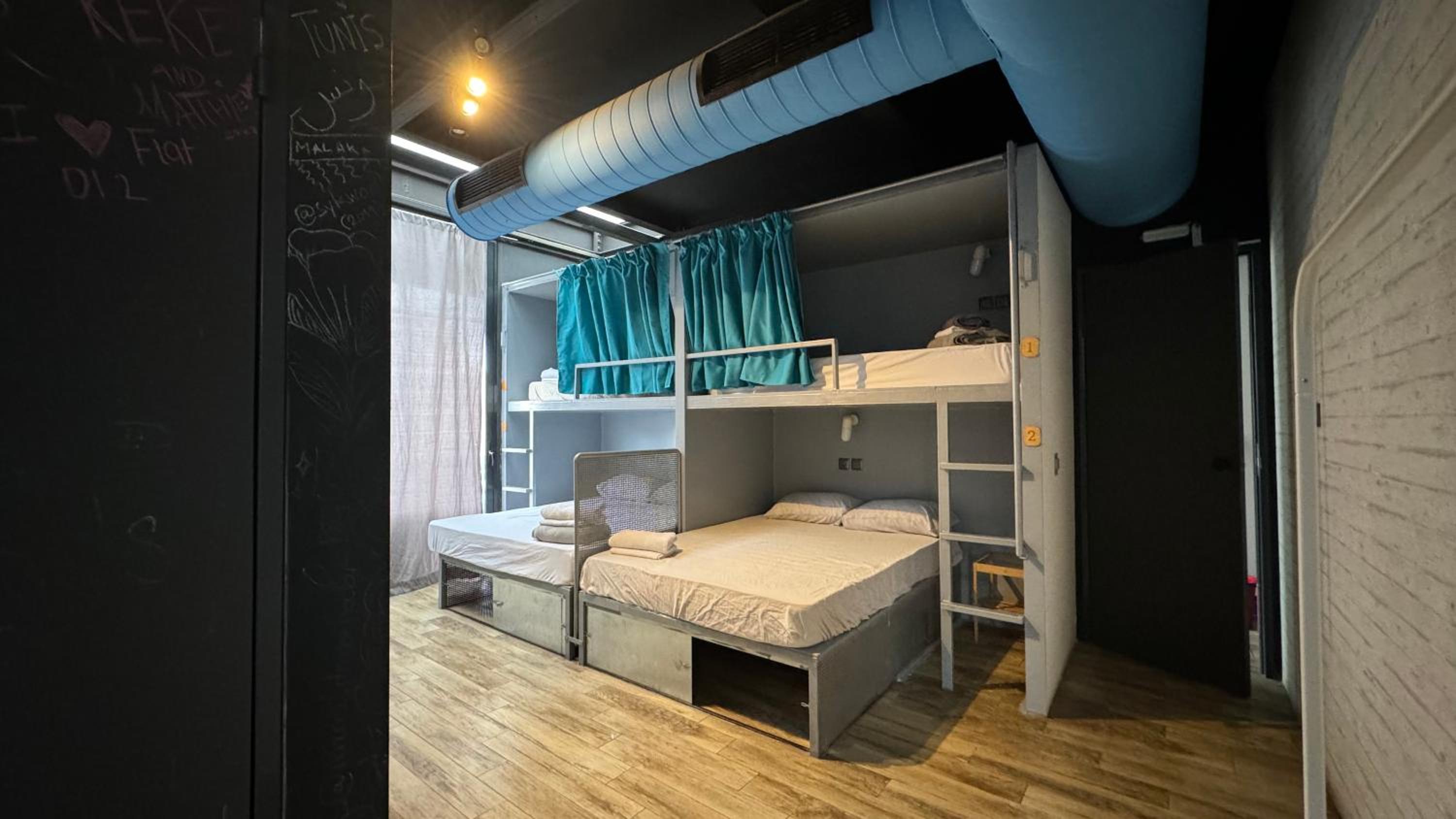 Bed in 8-Bed Dormitory Room photo 3