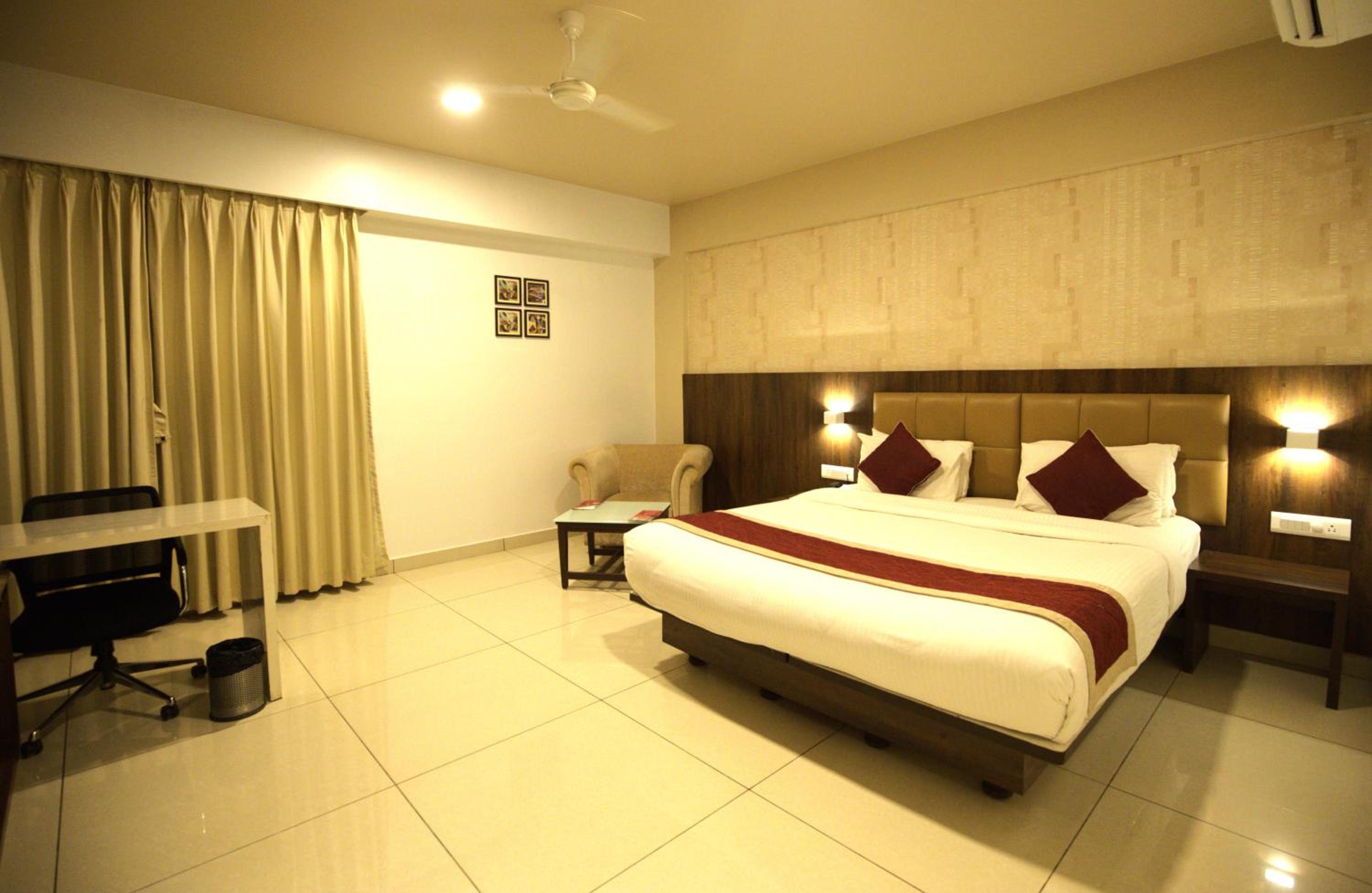 Deluxe Room - Photo 16