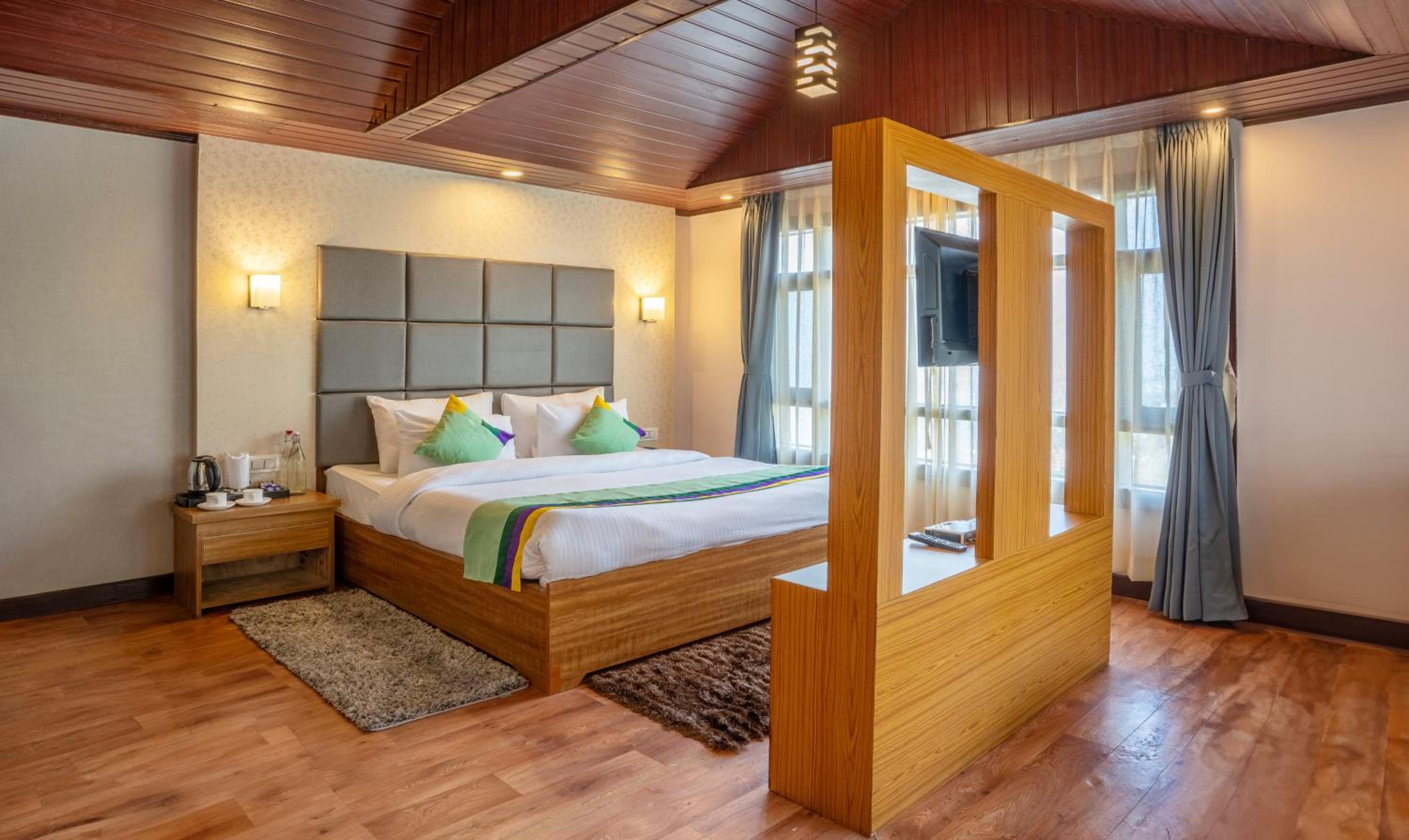 Superior Room With Kangchenjunga Mountain View