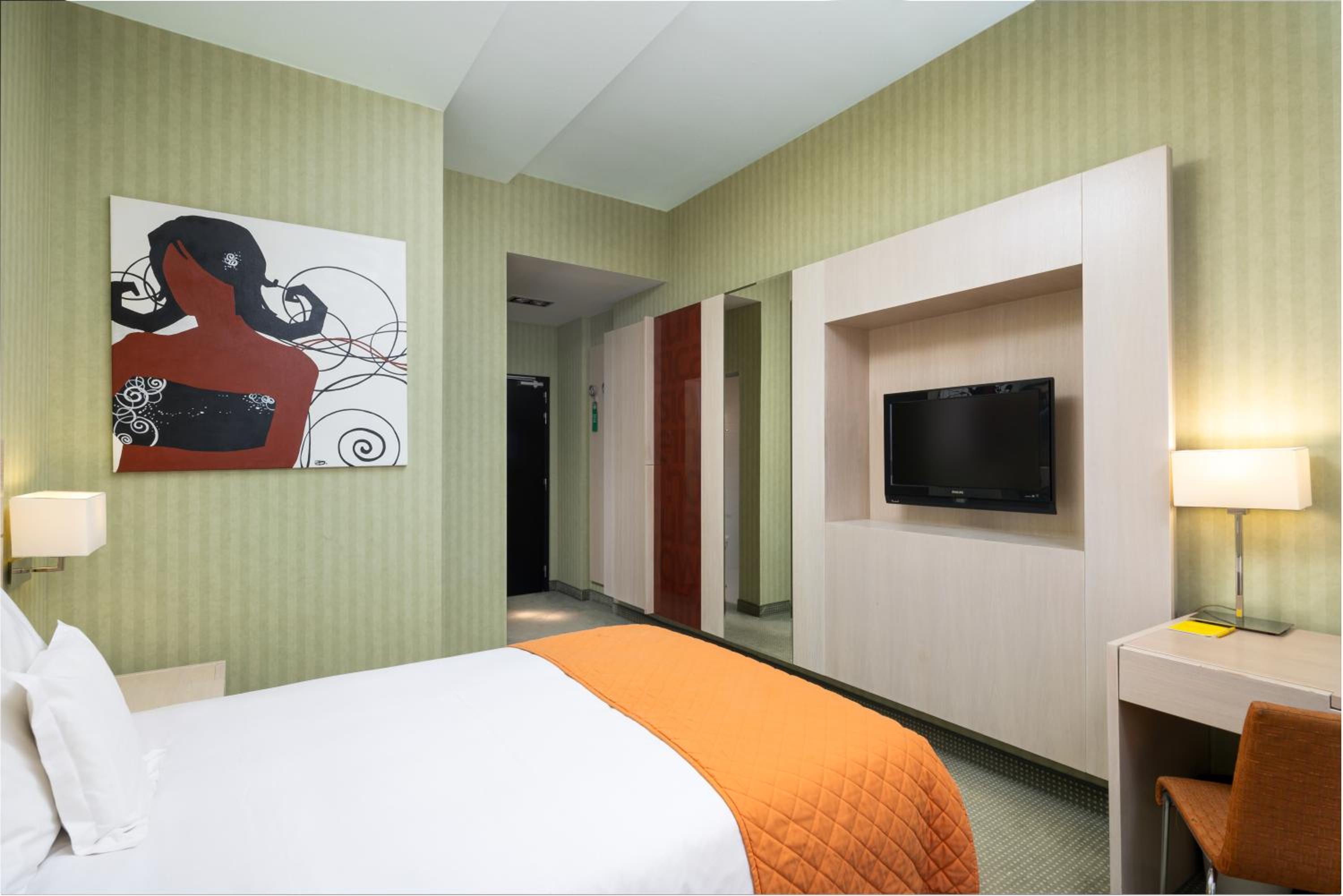 Standard Queen Room photo 2