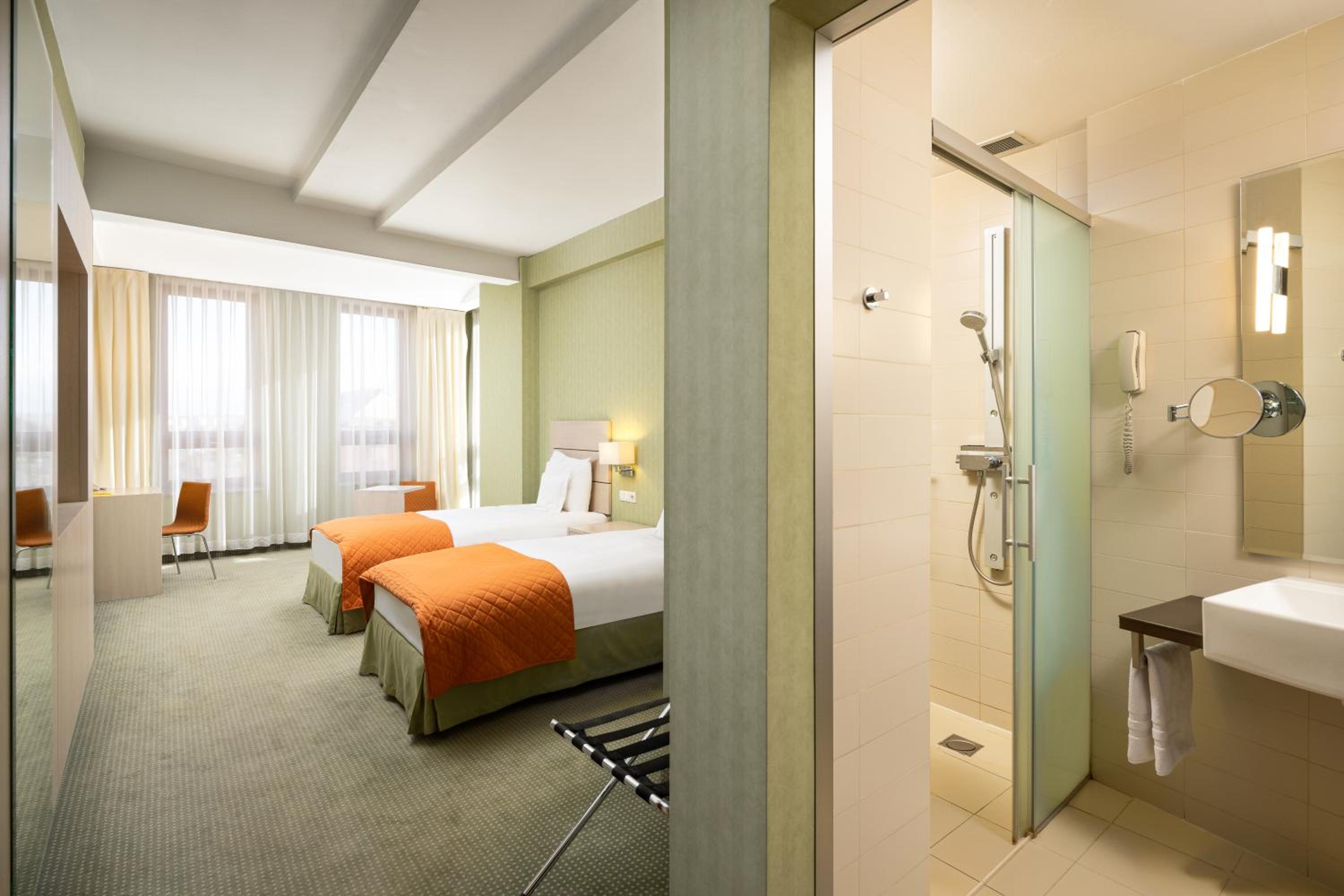 Standard Twin Room - Photo 6