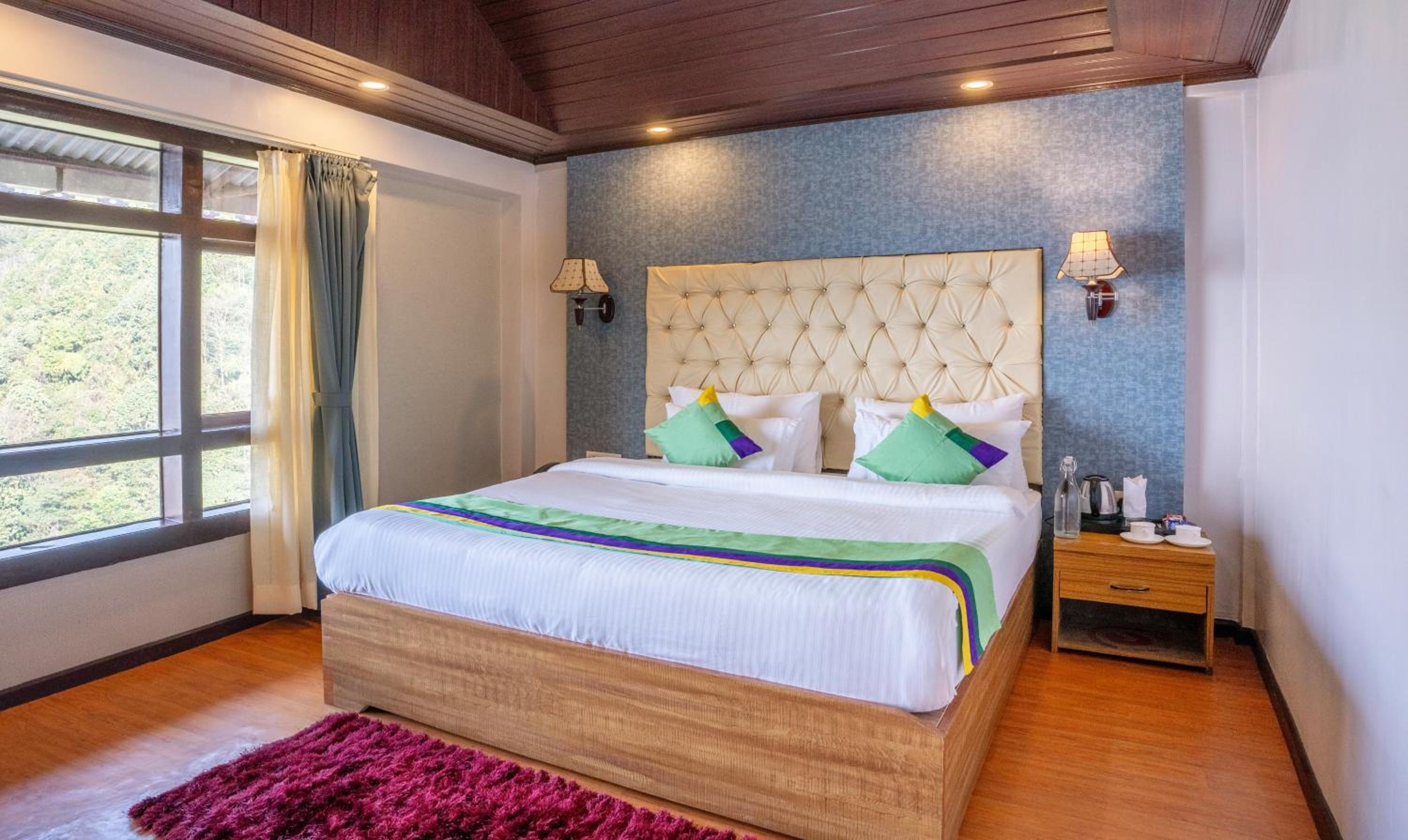 Deluxe Room With Kangchenjunga Mountain View