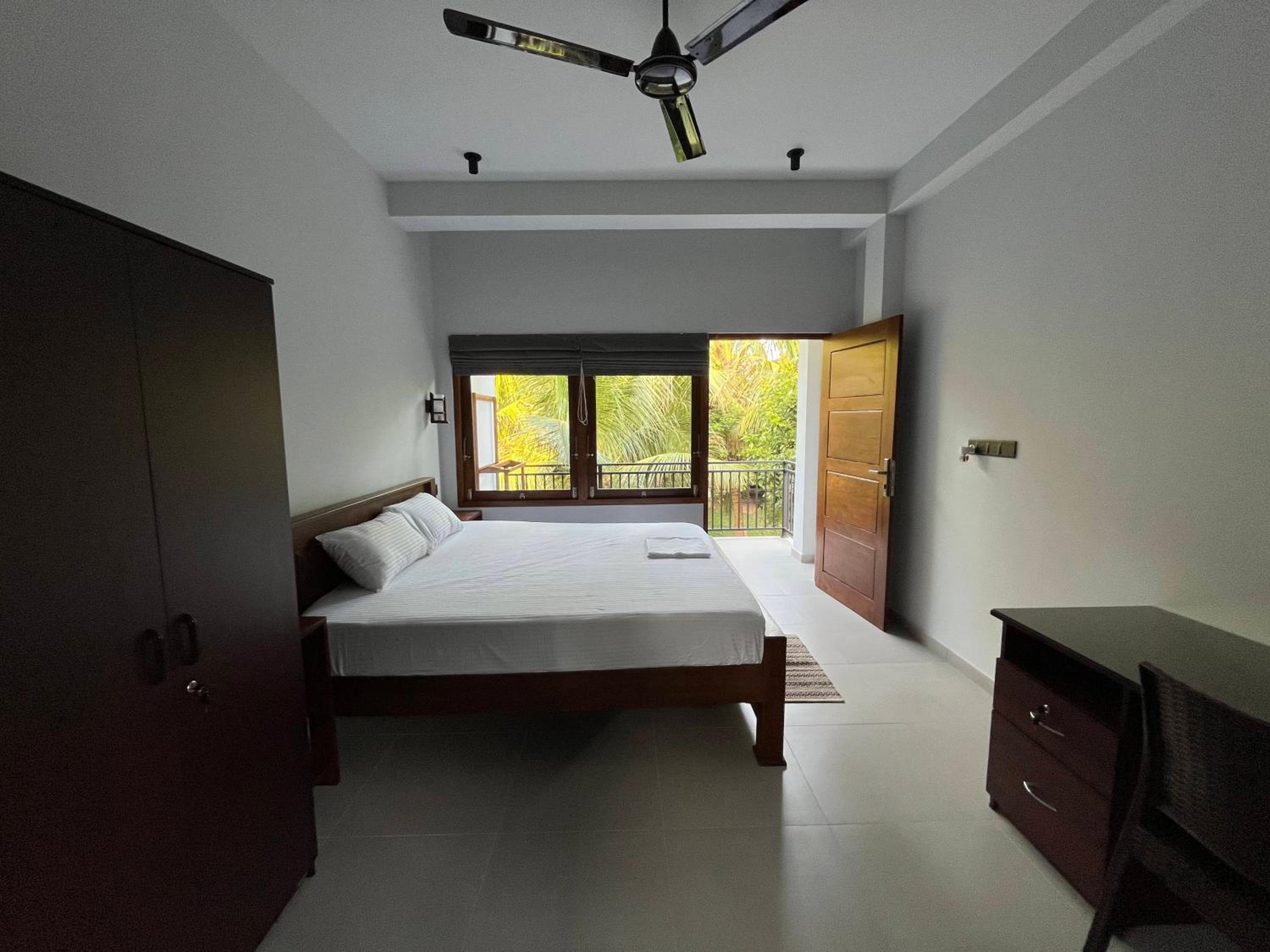 Deluxe Double Room with Balcony photo 2