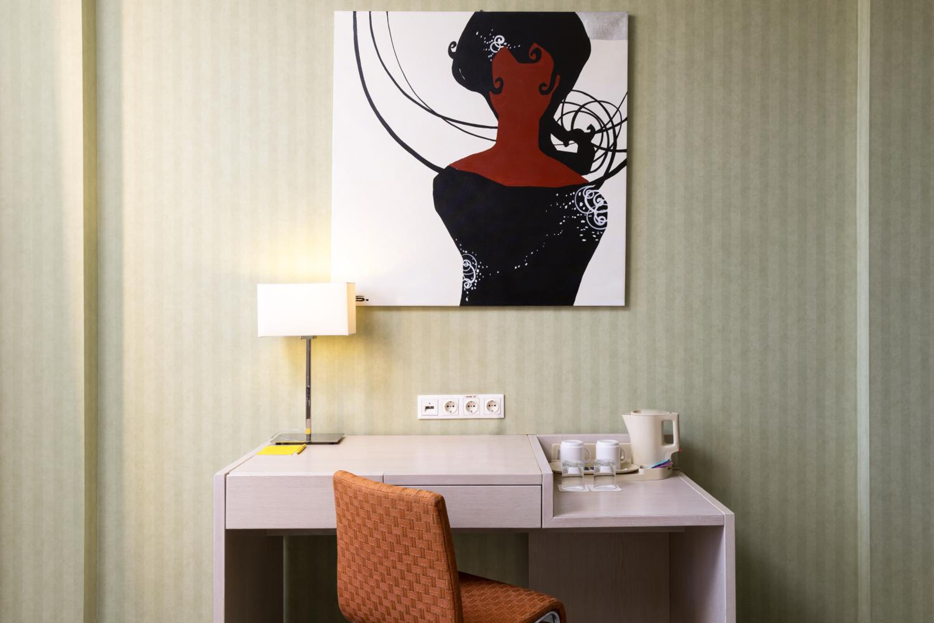 Deluxe King Room - Photo 2