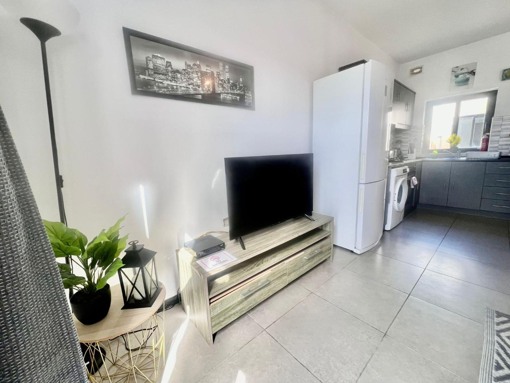 One-Bedroom Apartment photo 3