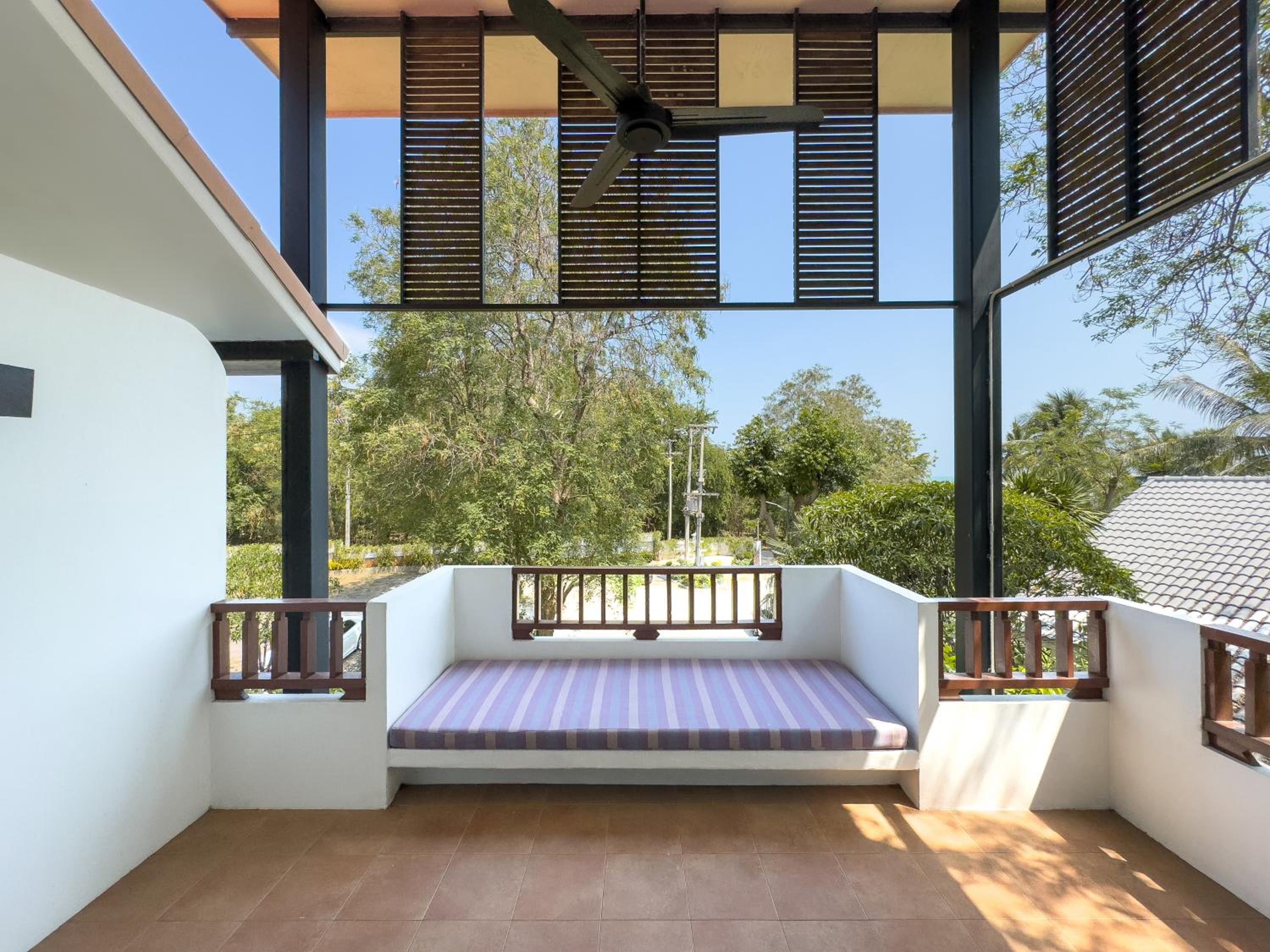 Deluxe Double Room with Balcony - Photo 5