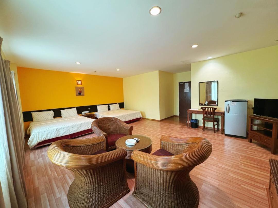 Family Room - Photo 3
