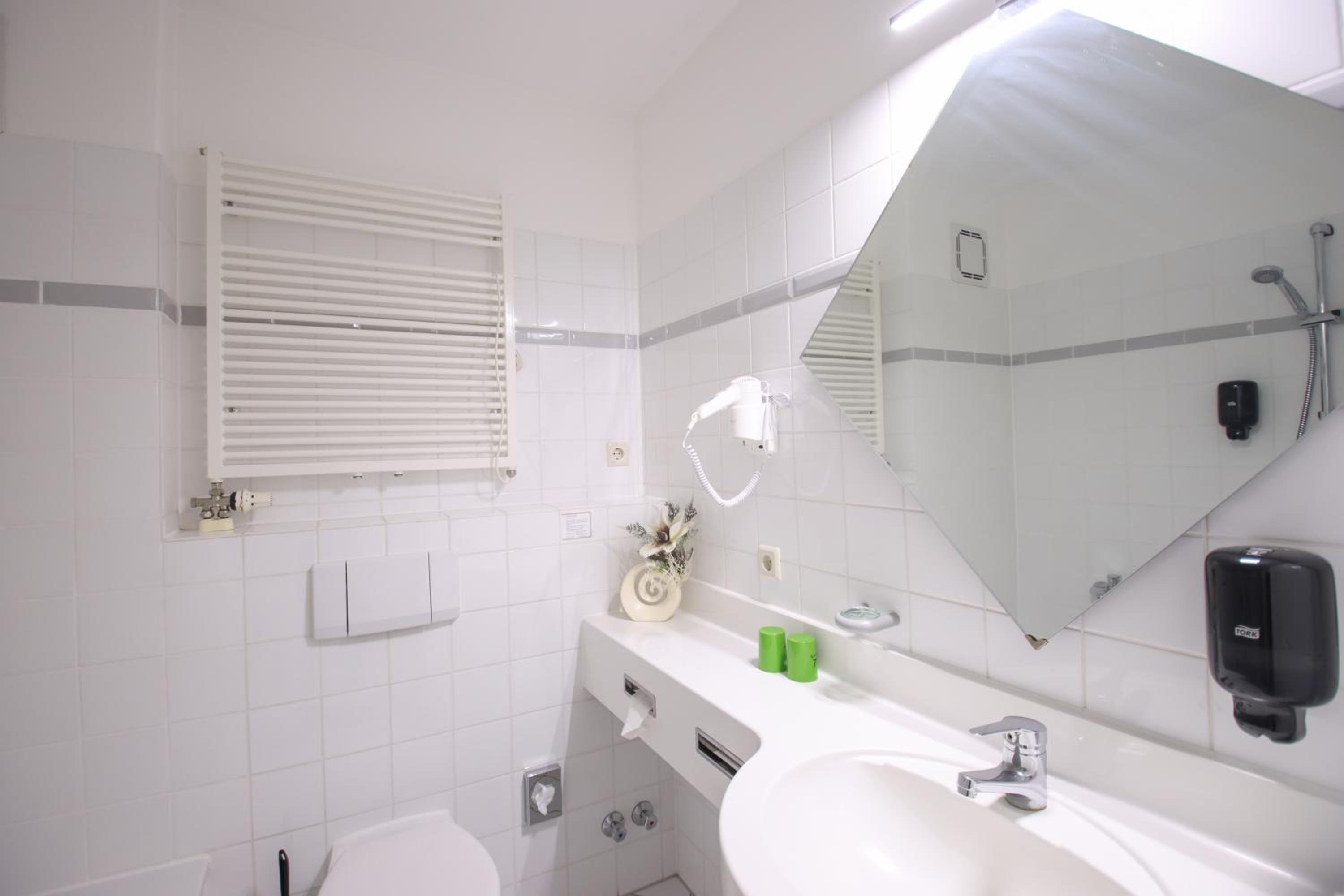 Deluxe Double Room with Balcony photo 2
