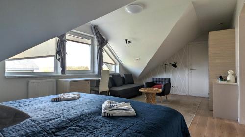 Family Room with Private Bathroom - Photo 3