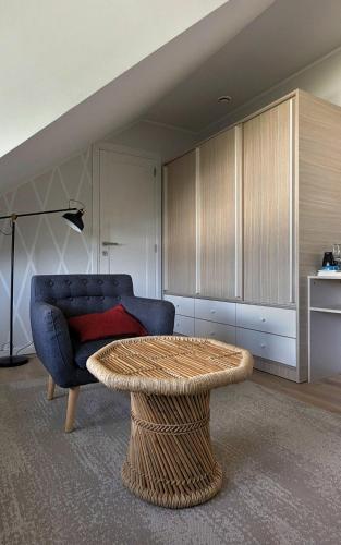 Family Room with Private Bathroom - Photo 6