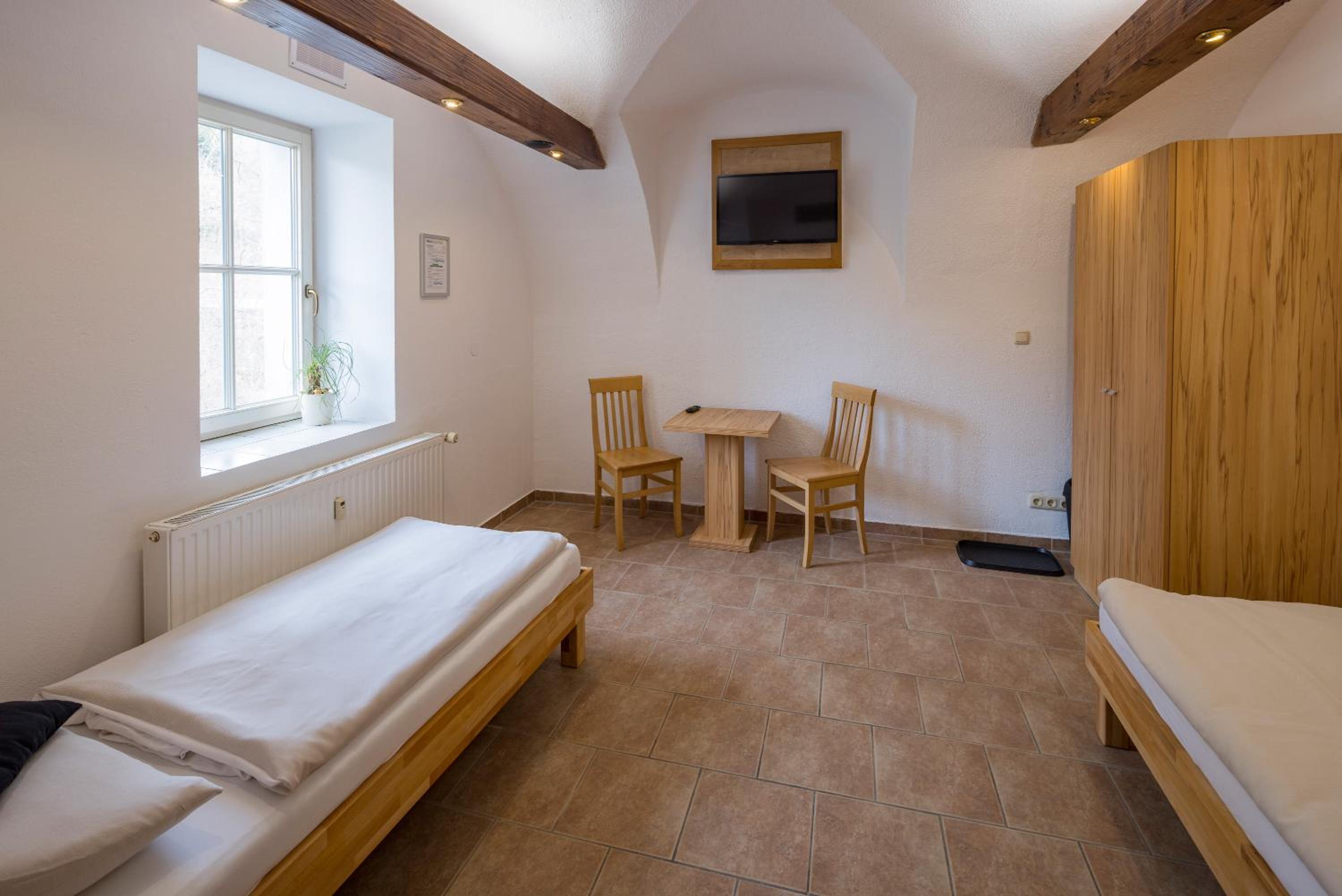 Eight-Bedroom House photo 3