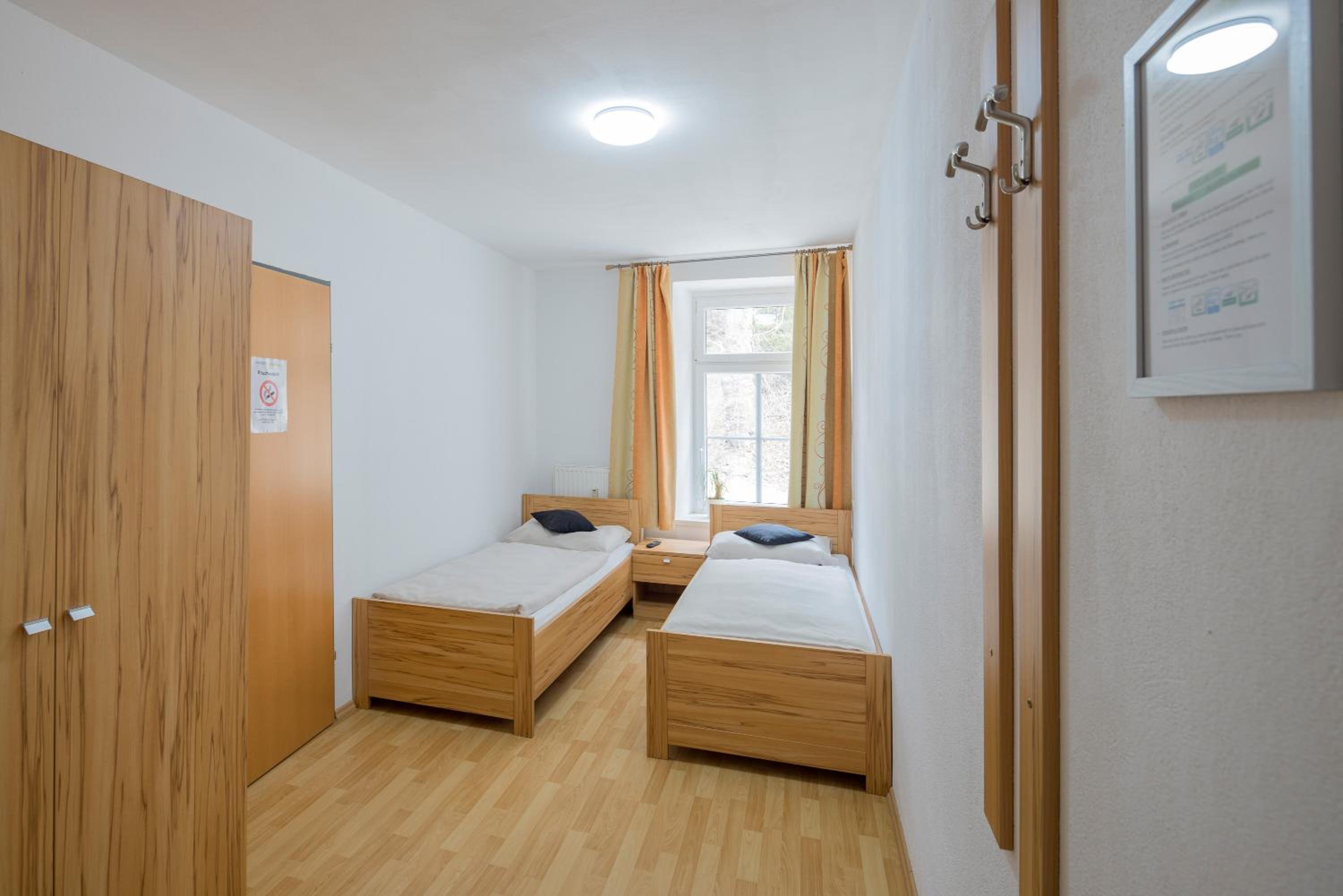 Eight-Bedroom House photo 1