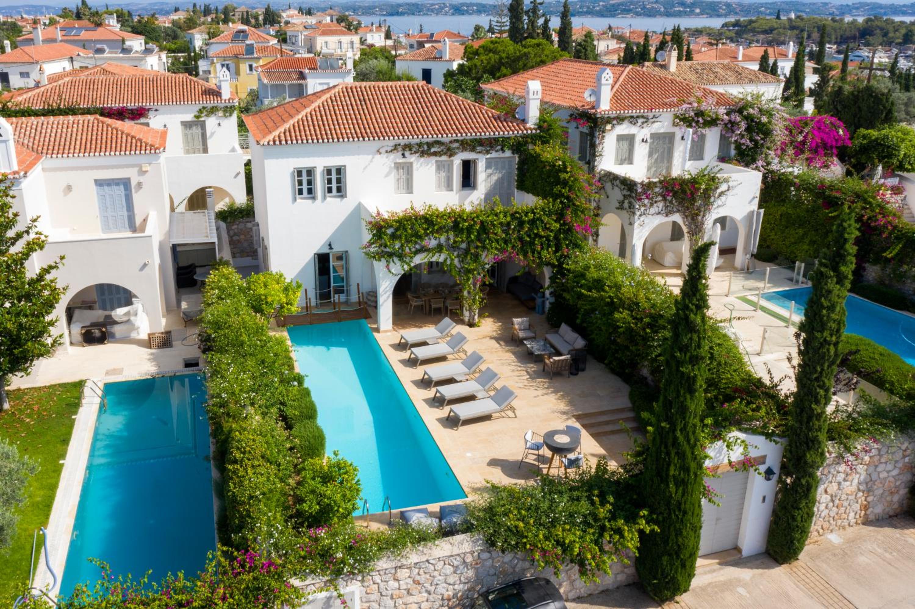 Villa photo 2