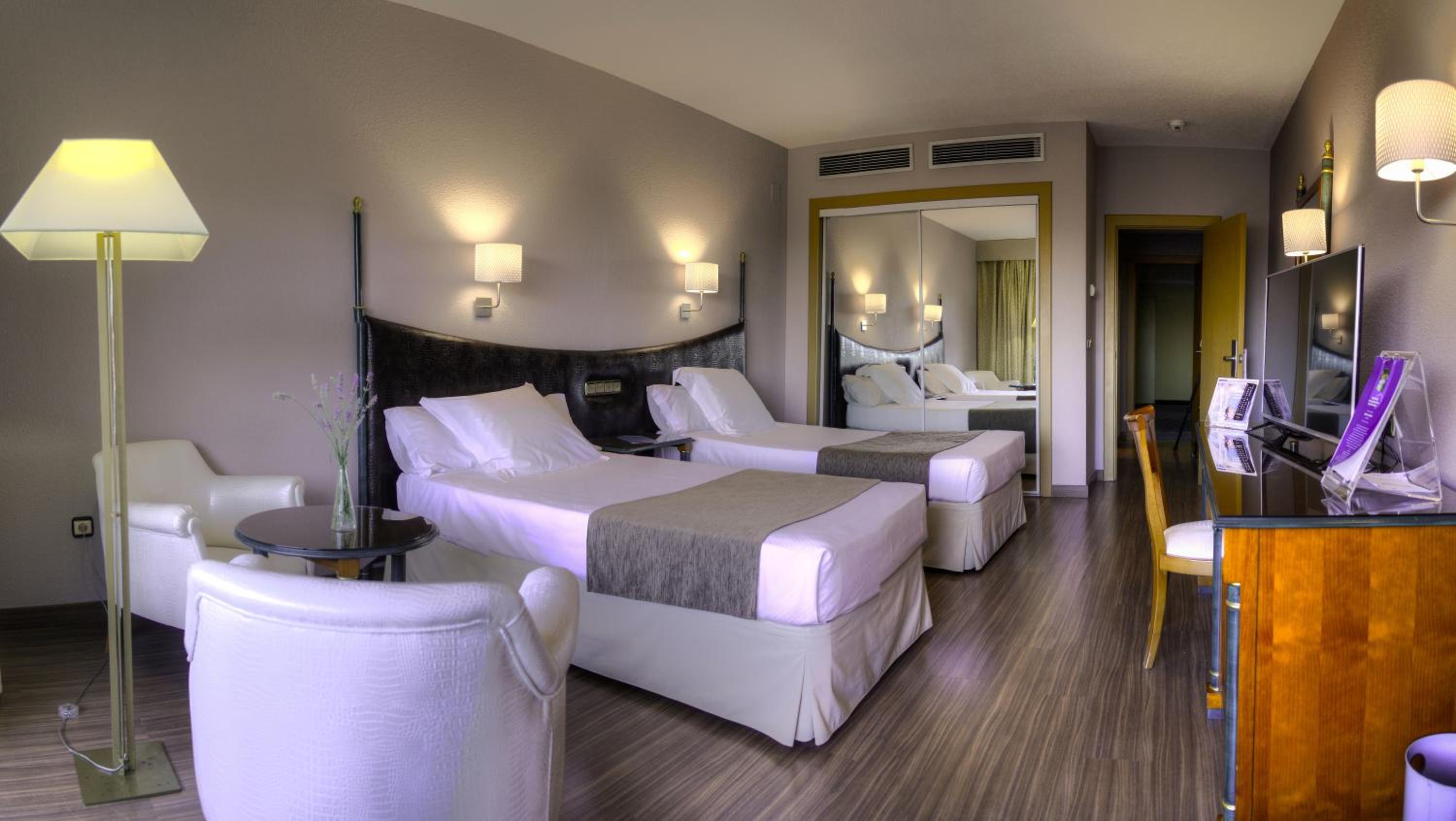 Twin Room - Photo 1
