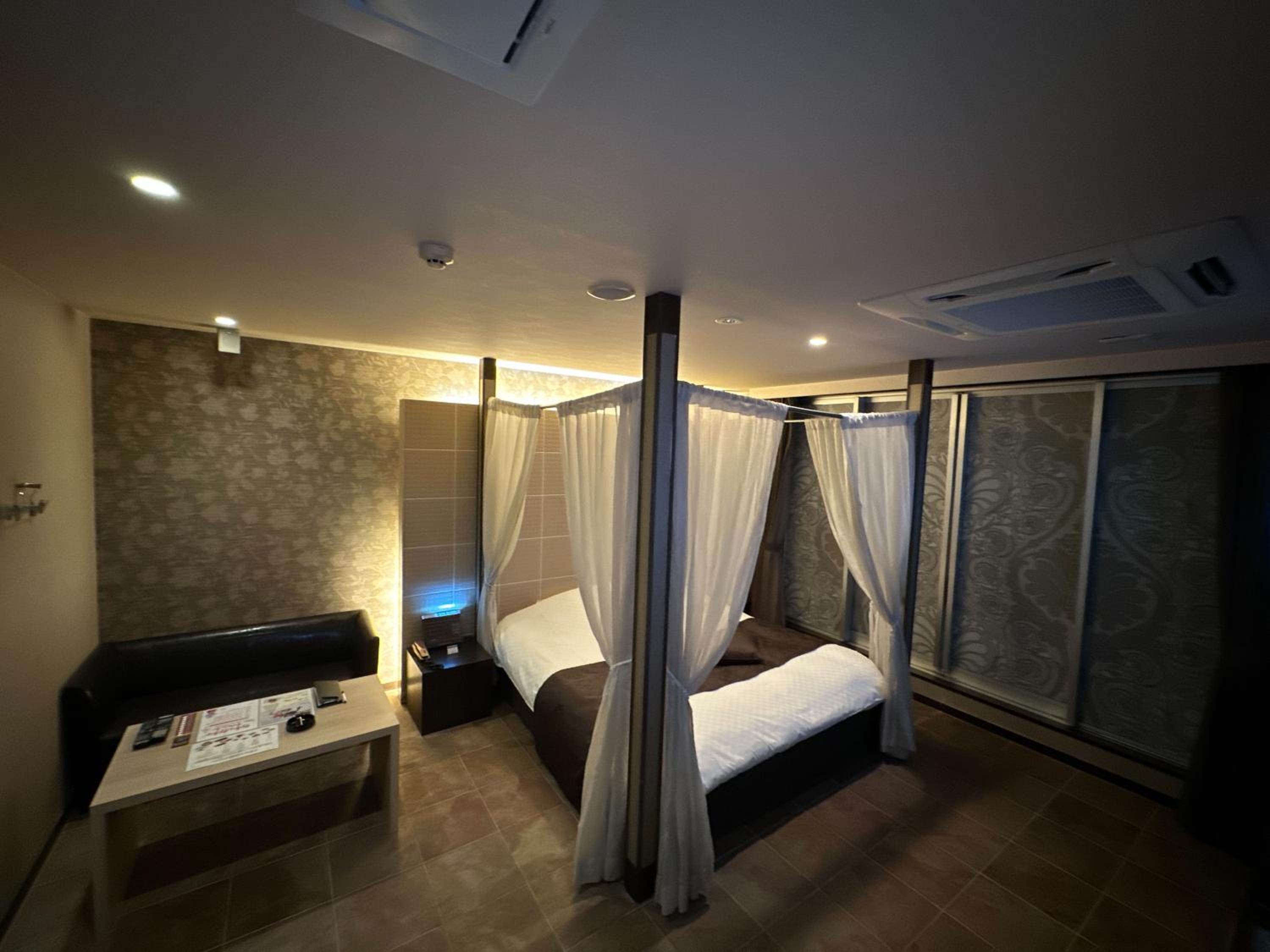 Double Room with Private Bathroom photo 3