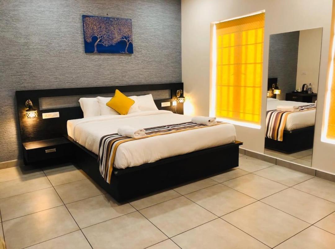 Deluxe Room (2 Adults + 1 Child)