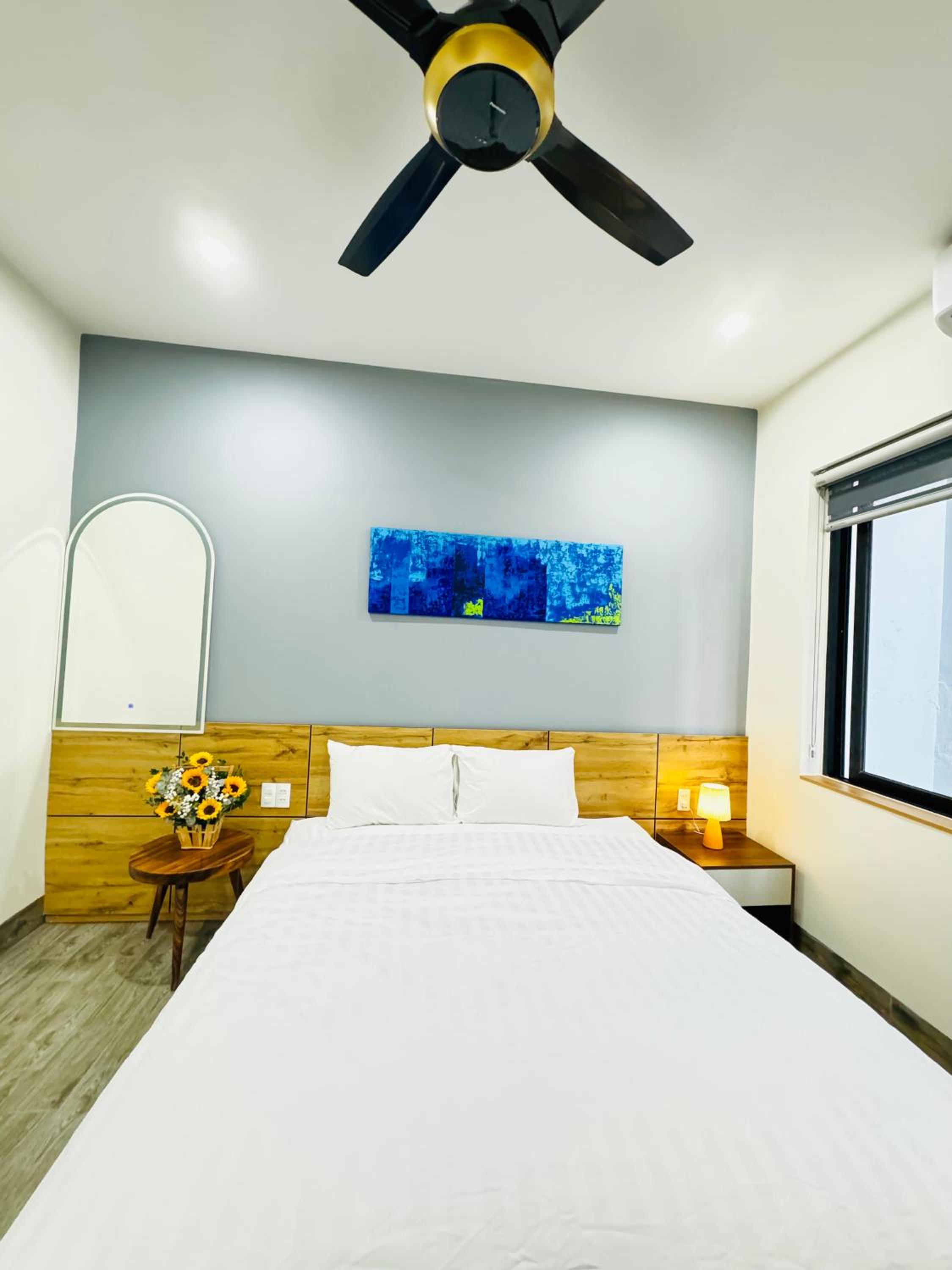 One-Bedroom Apartment - Photo 1