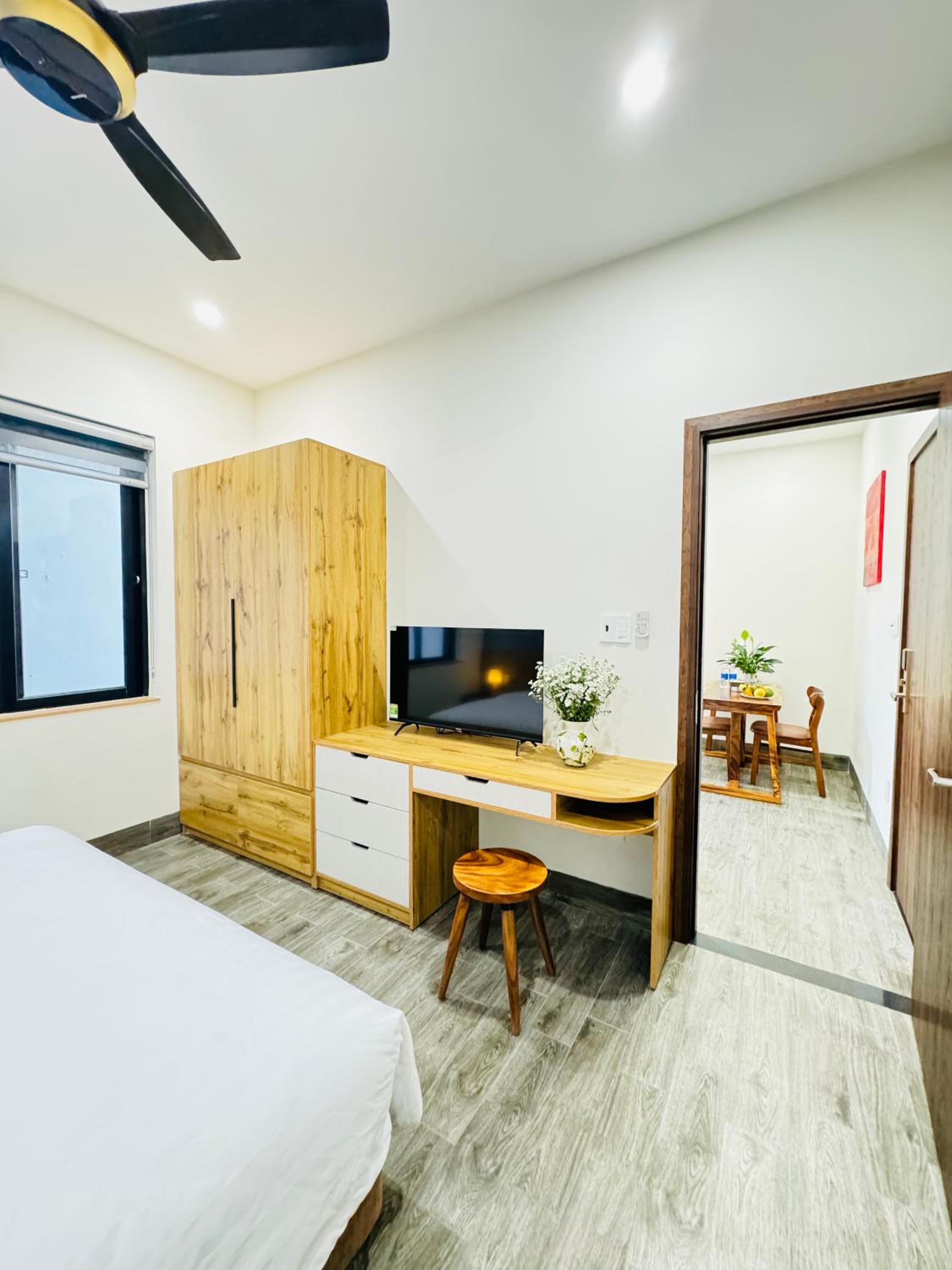 One-Bedroom Apartment - Photo 12