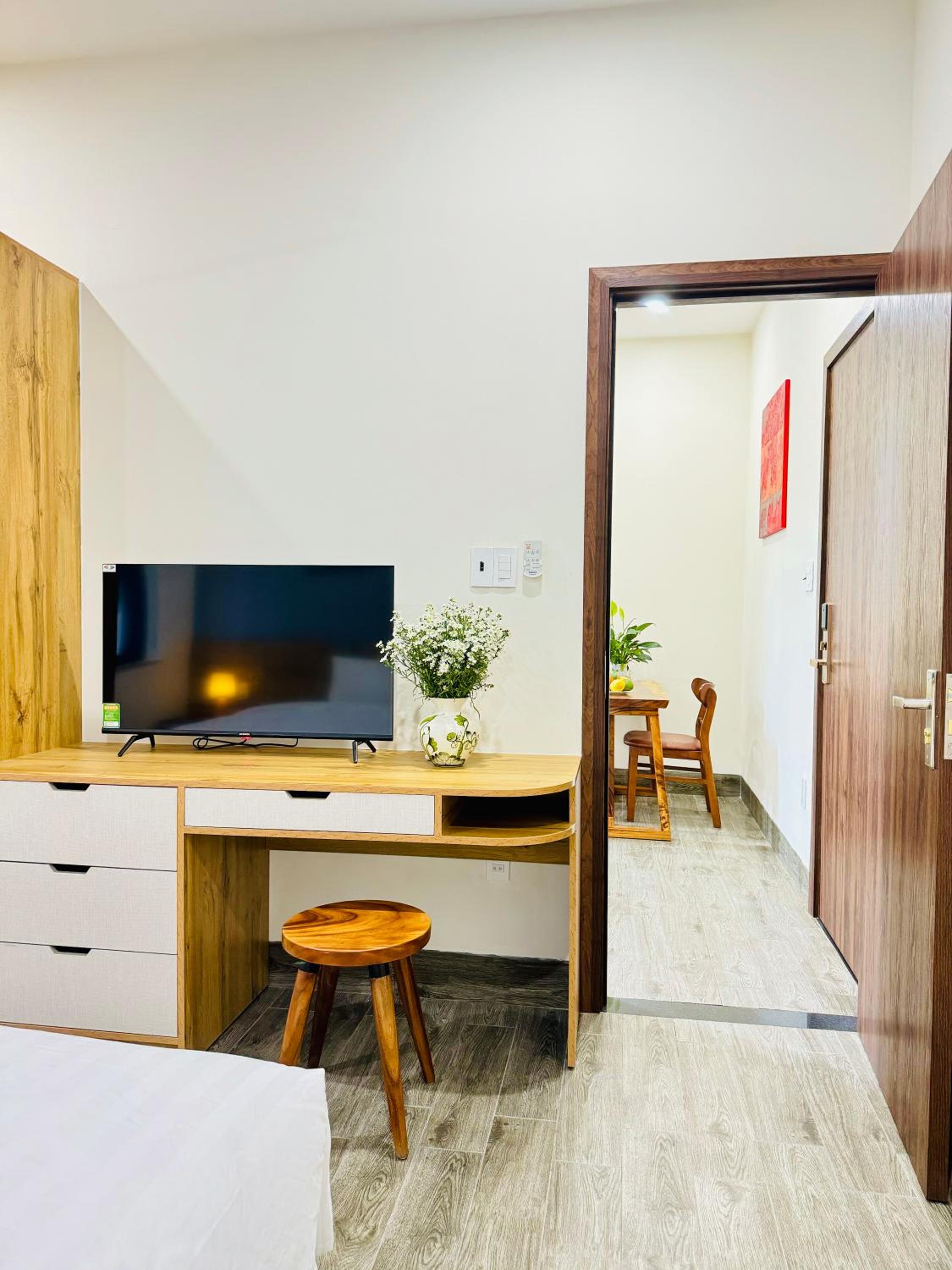 One-Bedroom Apartment - Photo 2