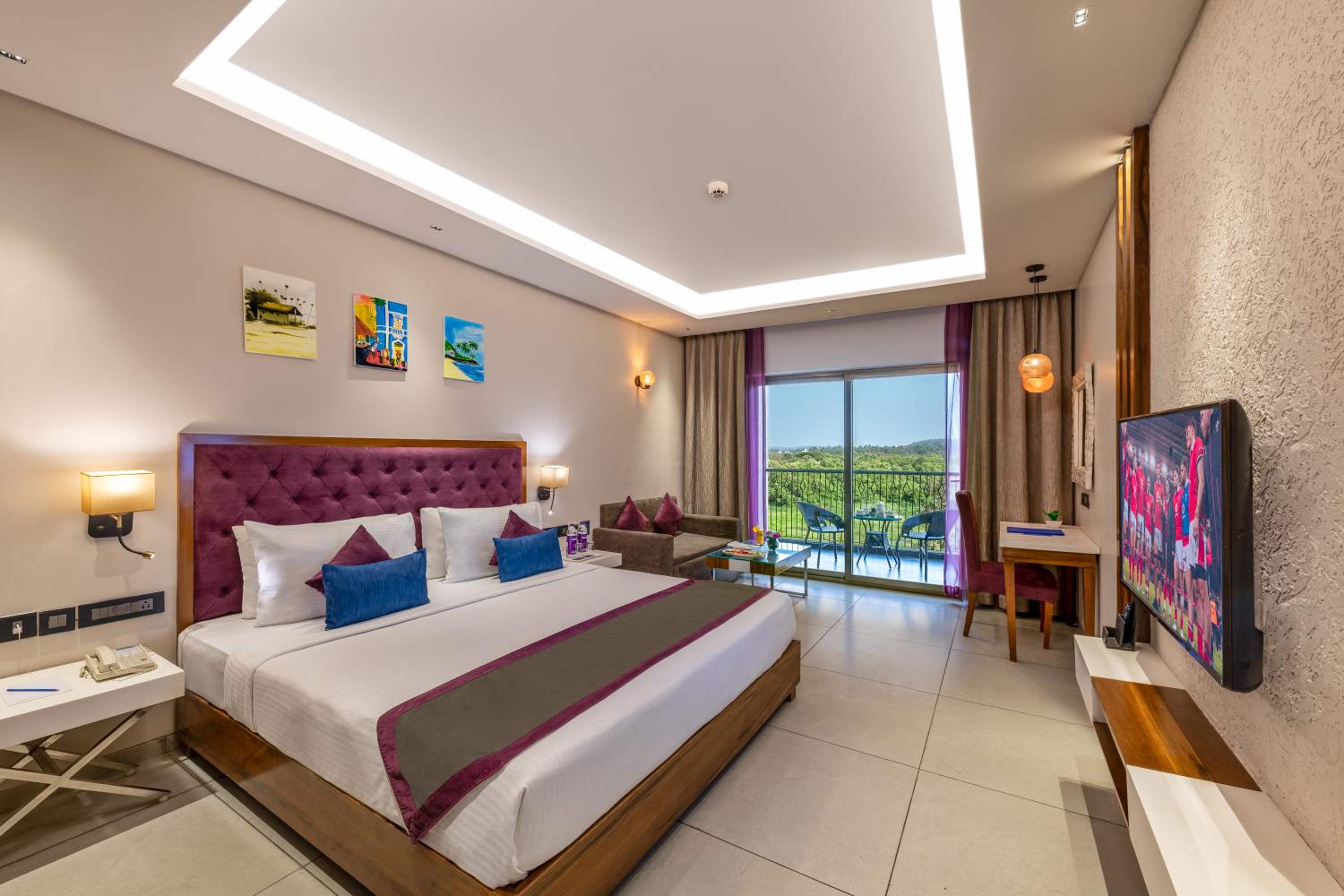 Deluxe King Room with Shower and Balcony - 2 Pints of beer per stay, Early check in and late checkout of 2 hours - subject to availability (validity Dec 20,2025)