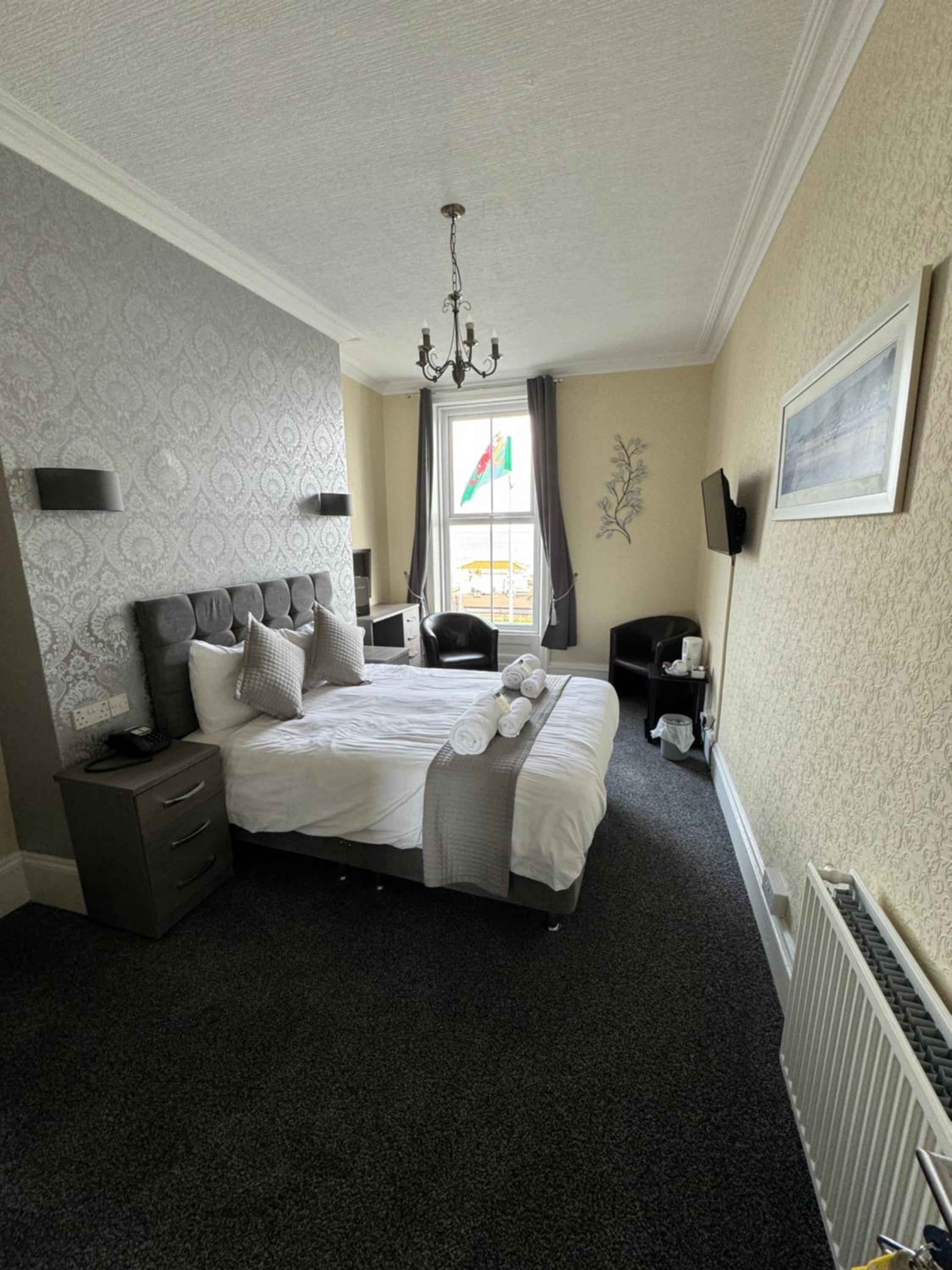 Double Room with Sea View - Photo 1