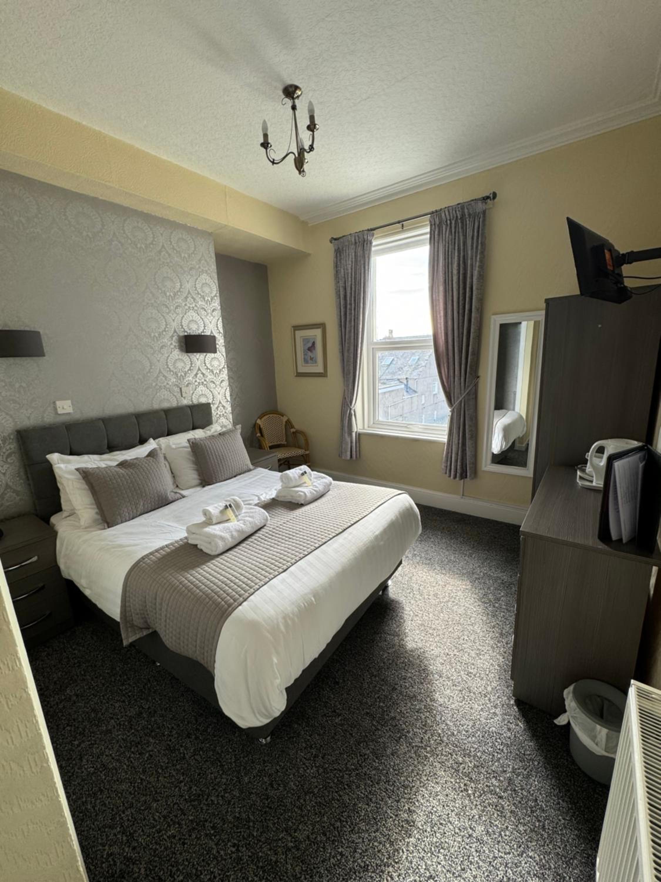 Double Room - Photo 3