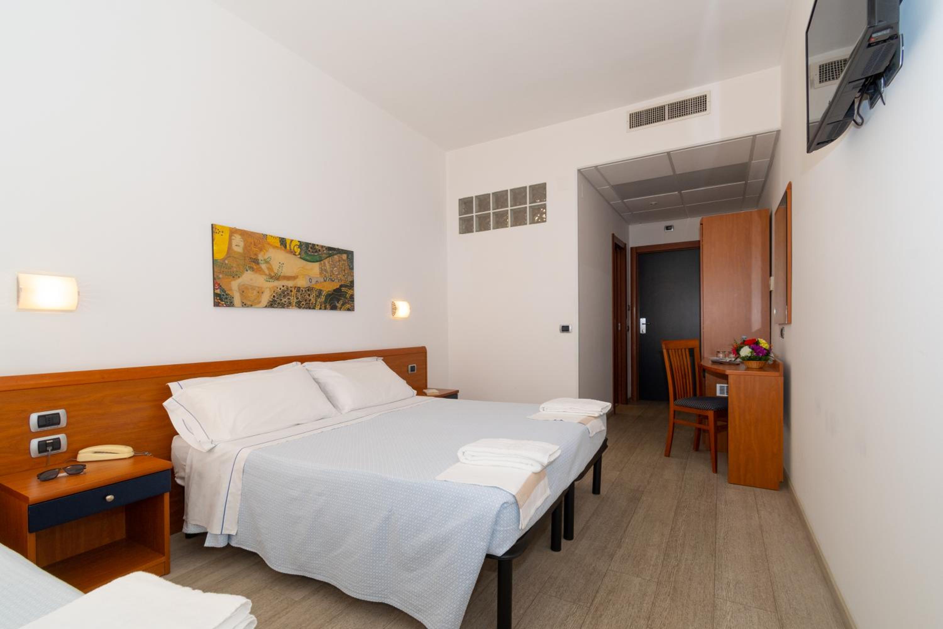 Double or Twin Room photo 2