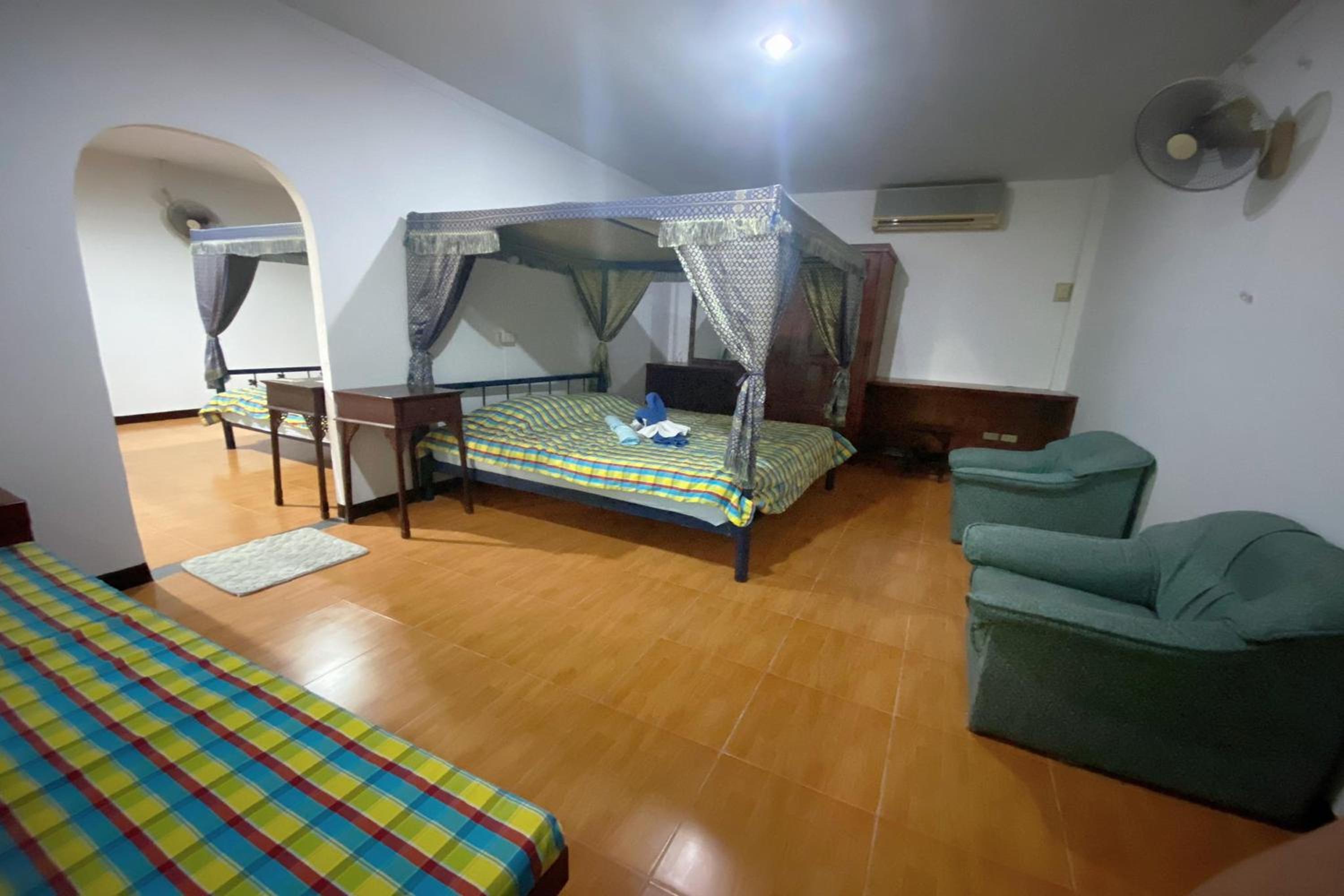 Deluxe Family Room photo 2