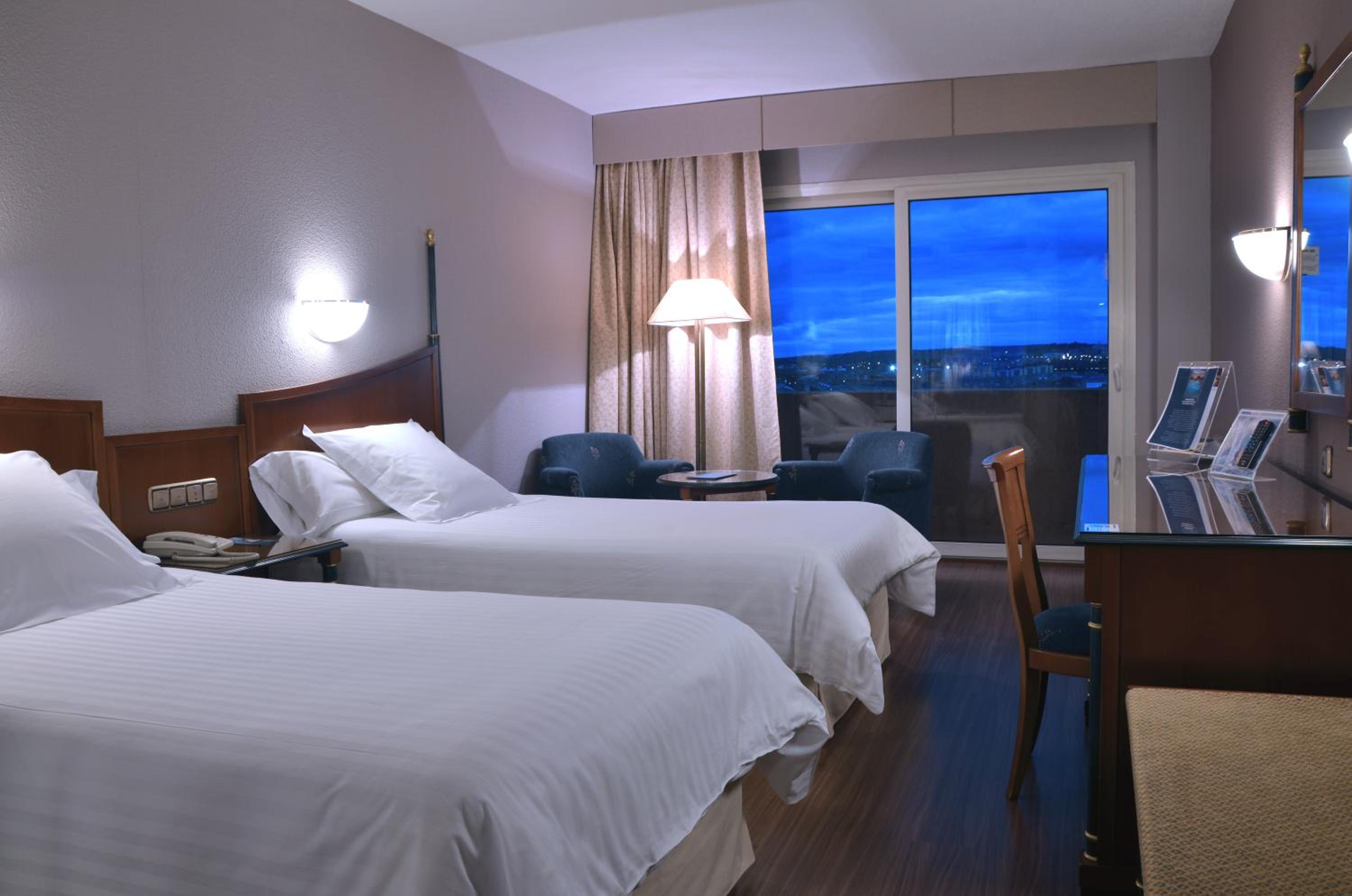 Twin Room - Photo 2