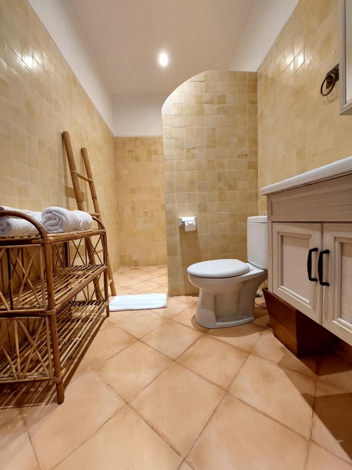 Suite with Pool View - Photo 4