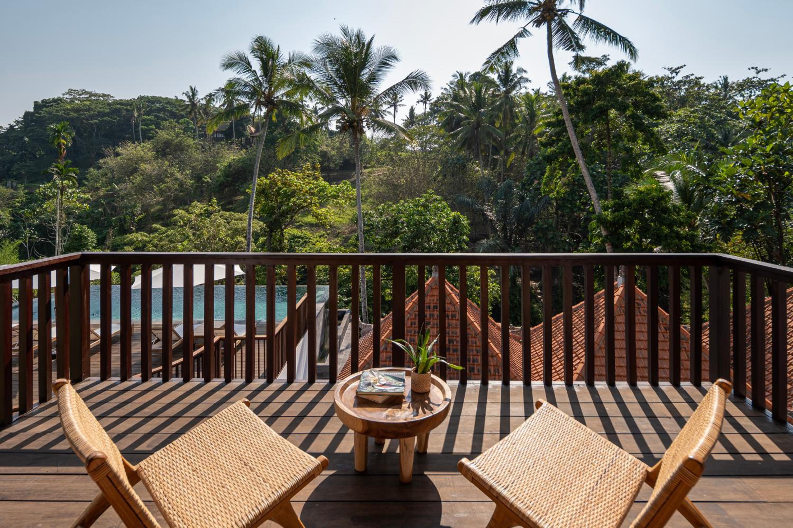 Suite with Pool View - Photo 2