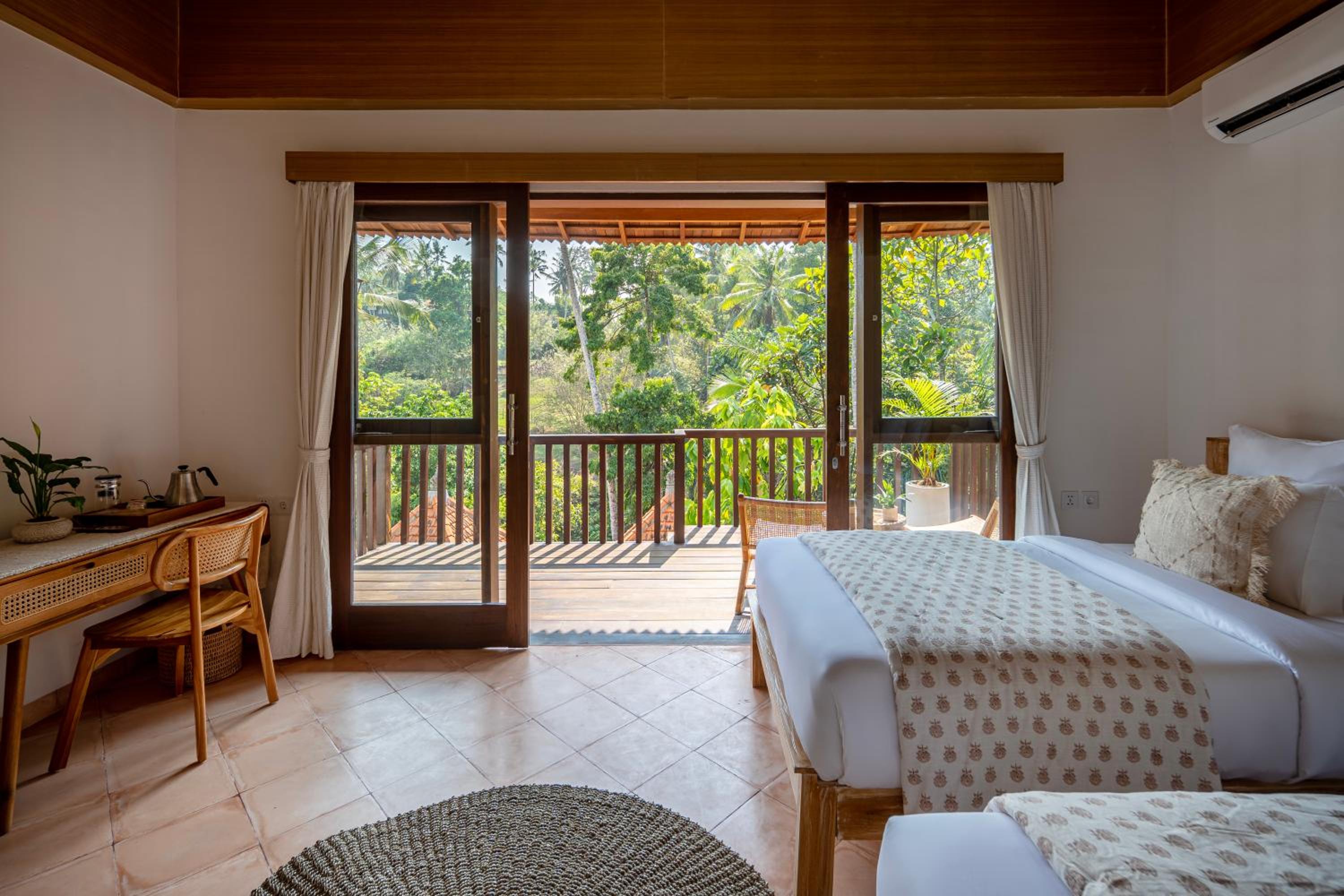 Suite with Balcony - Photo 5
