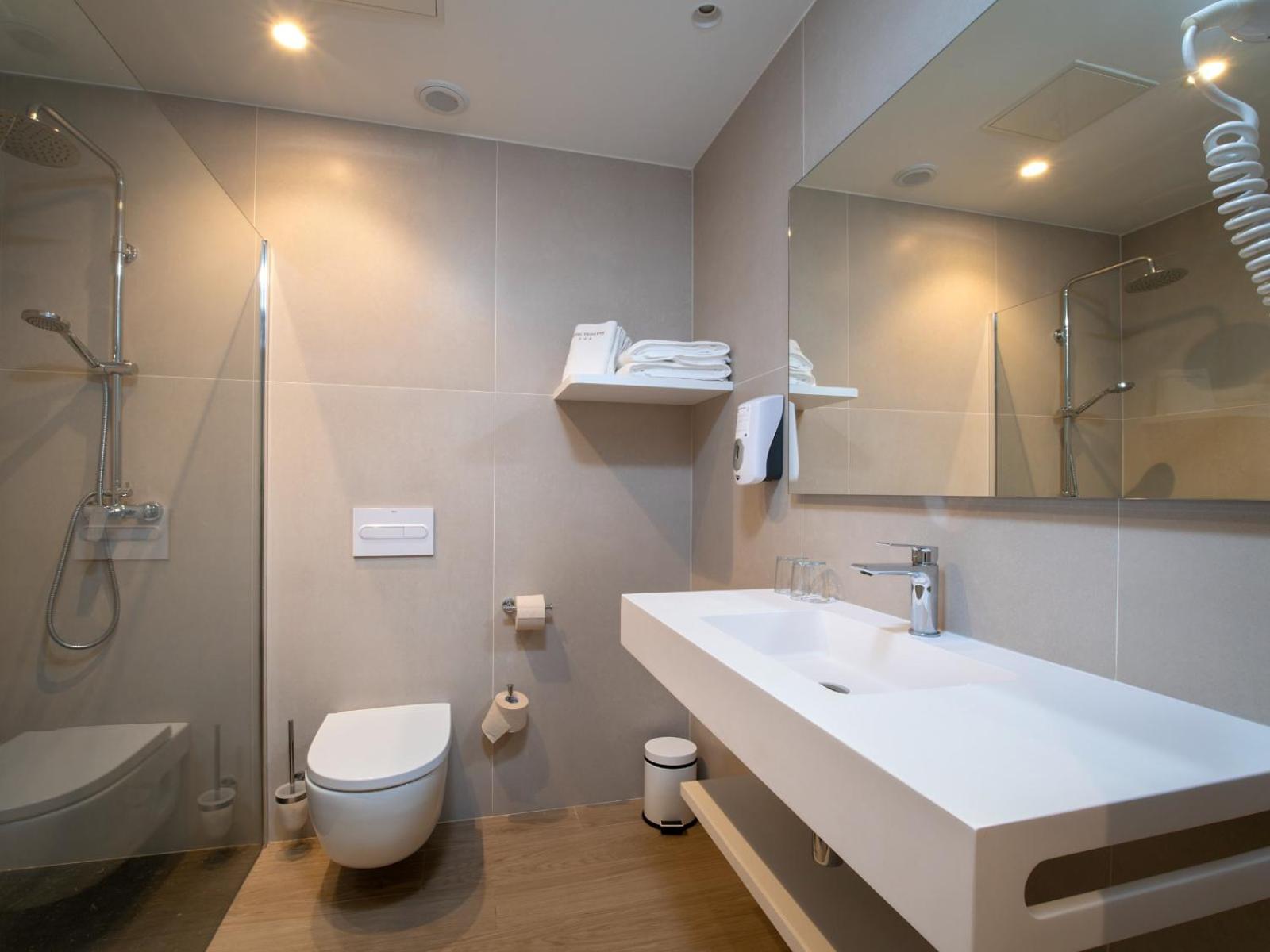 Double or Twin Room with Balcony photo 2