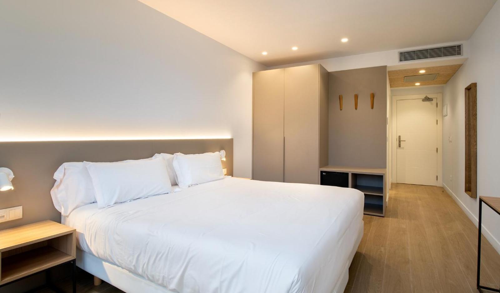 Double or Twin Room with Balcony photo 3