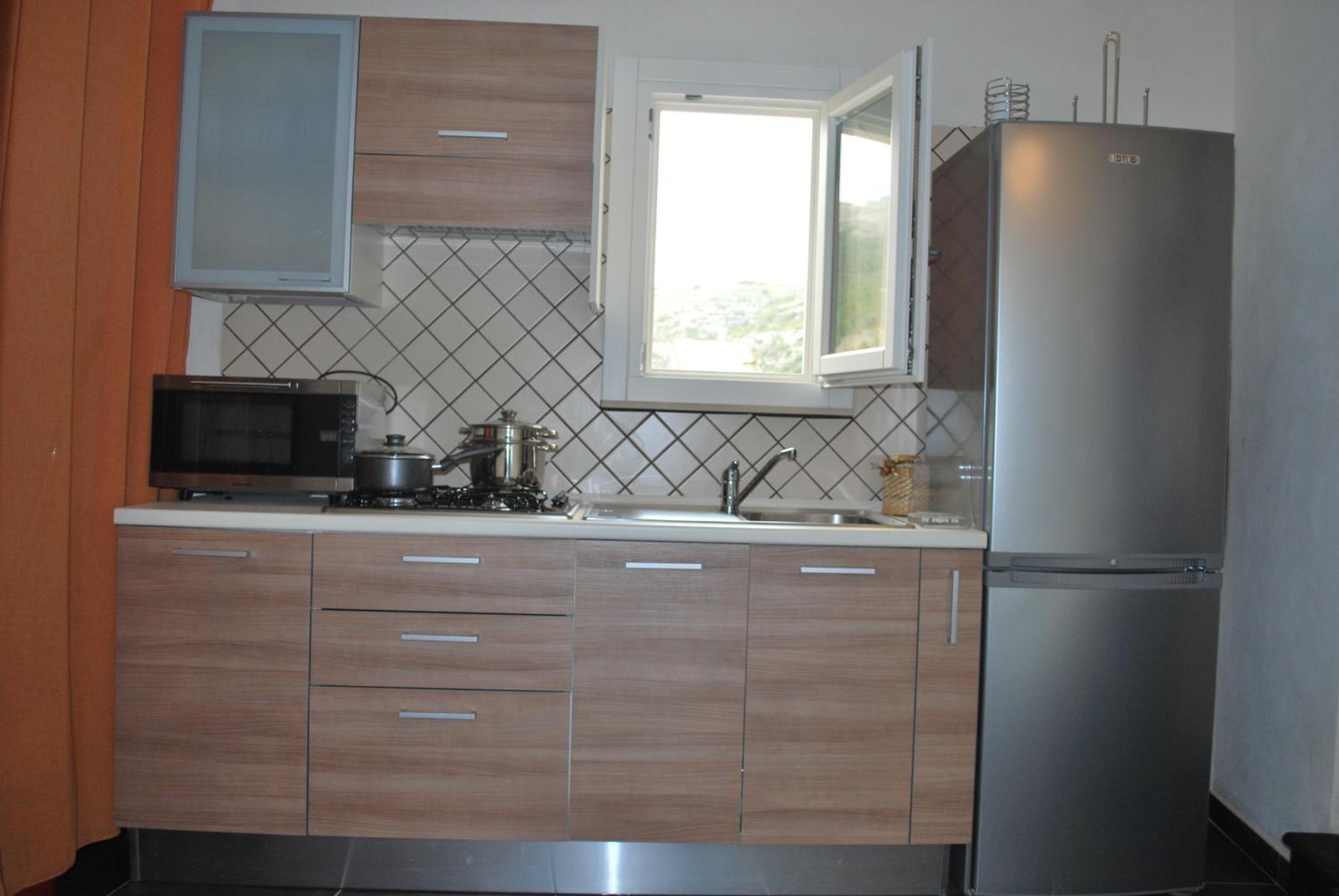 One-Bedroom House - Photo 8