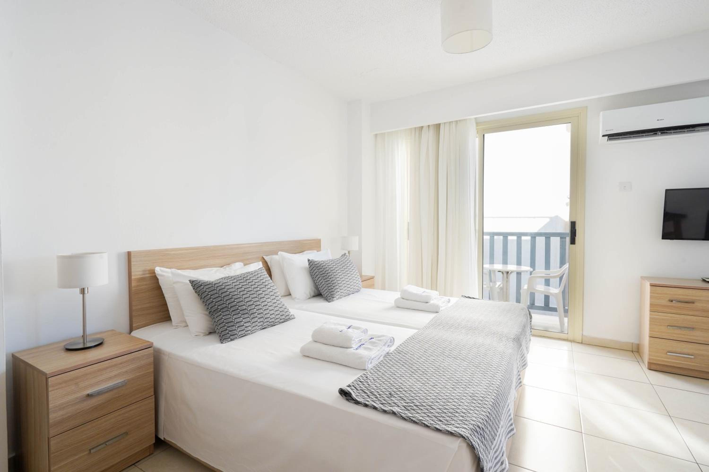 Two-Bedroom Suite - Photo 4