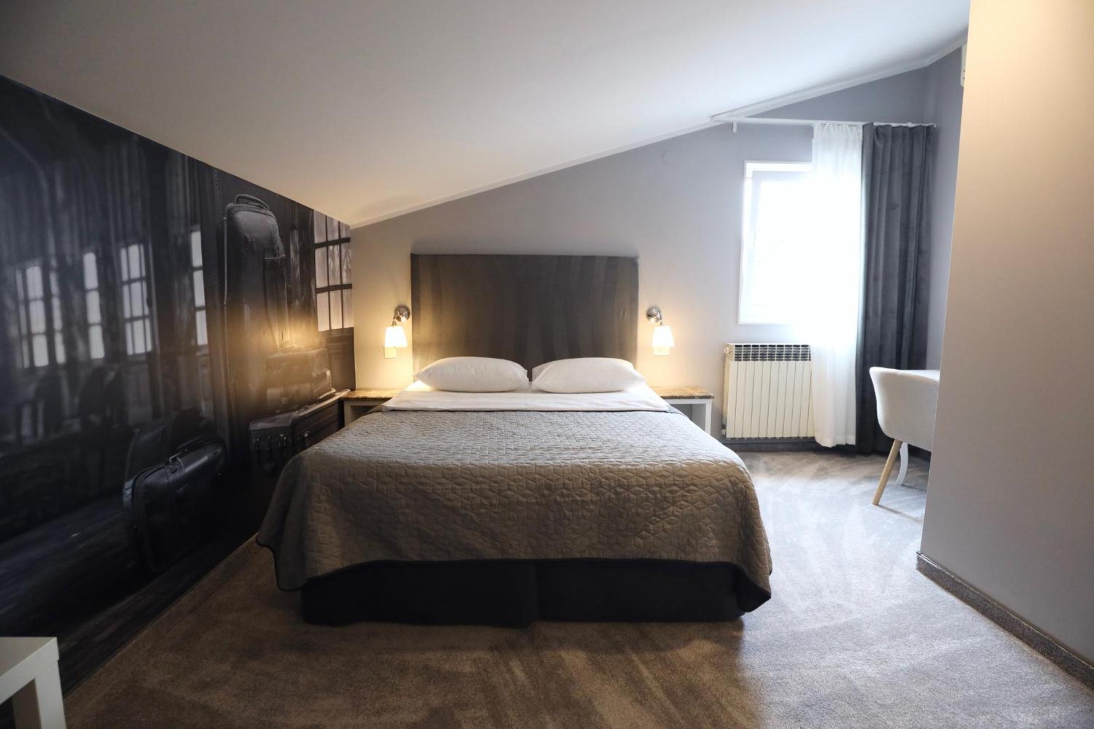 Double Room with Private Bathroom - Photo 20
