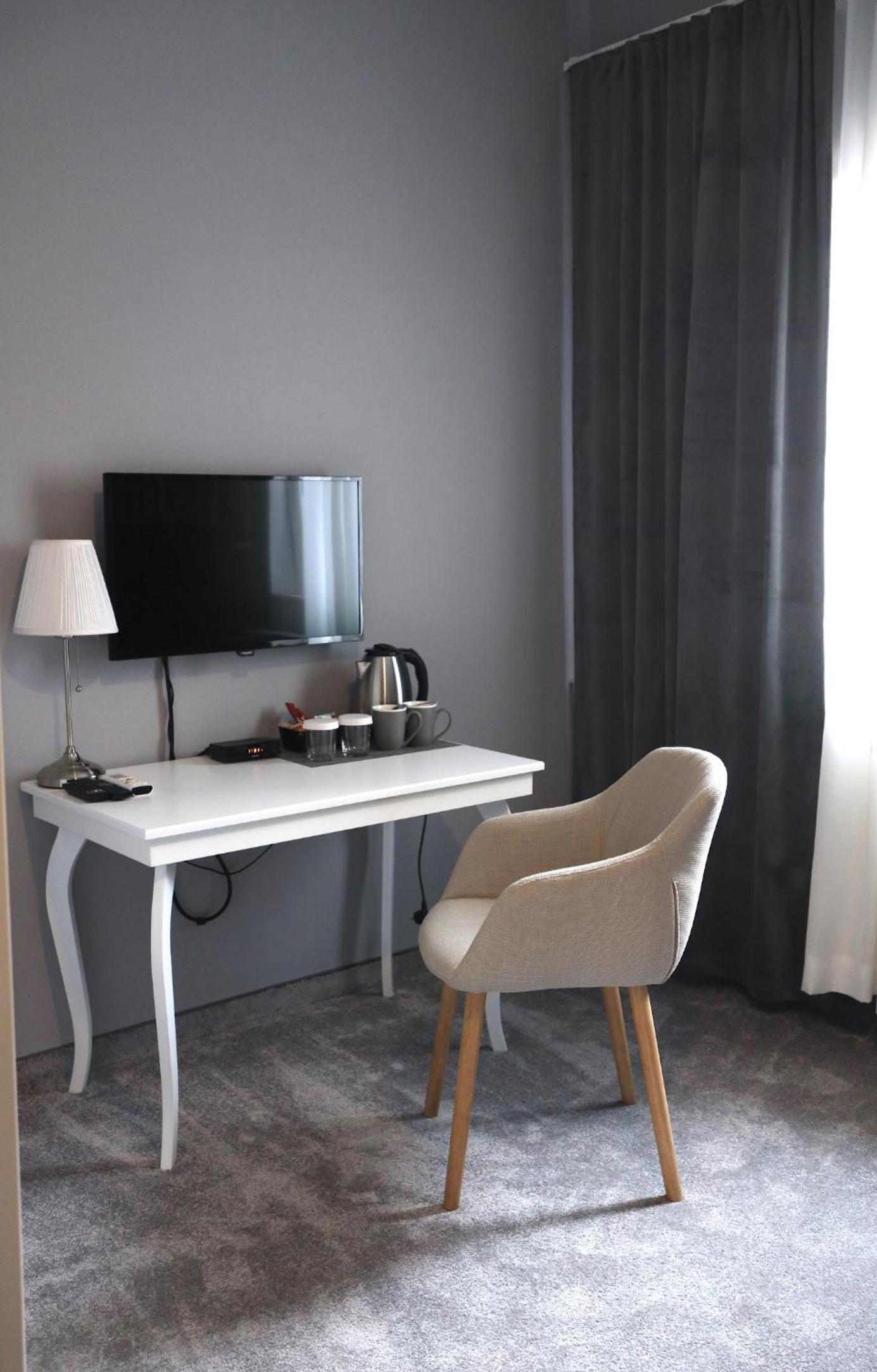 Double Room with Private Bathroom - Photo 2
