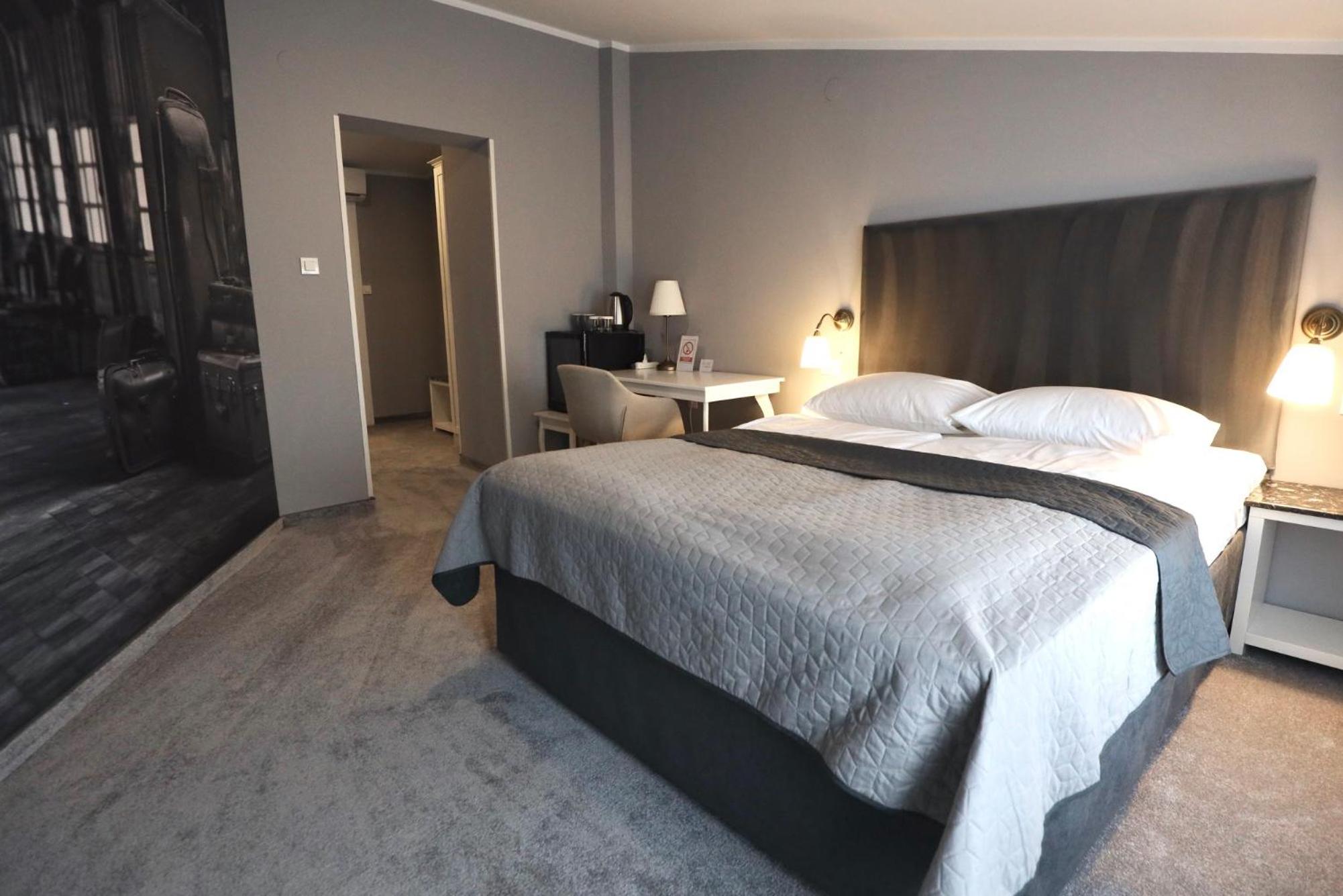 Double Room with Private Bathroom - Photo 6