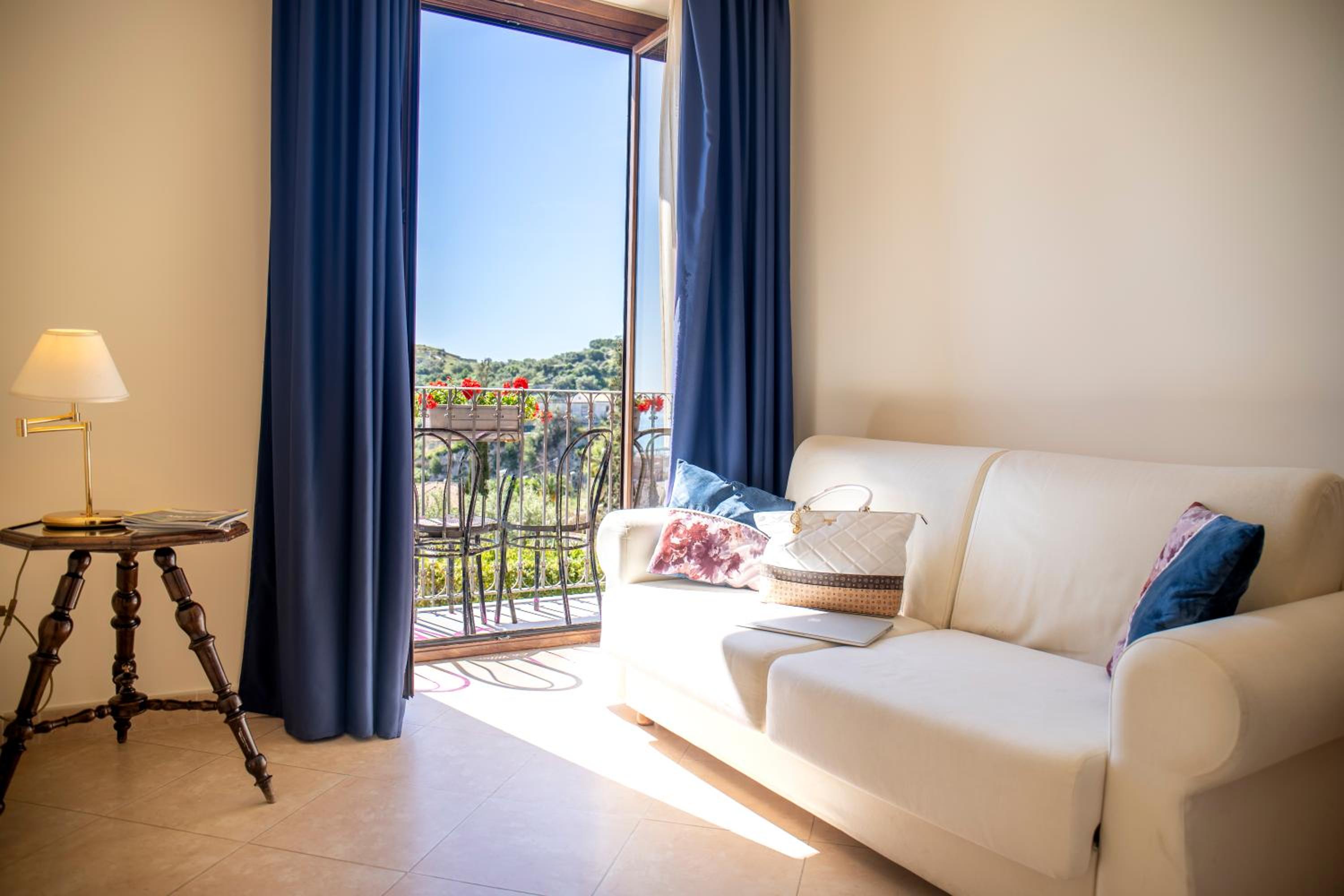 Suite with Sea View - Photo 15