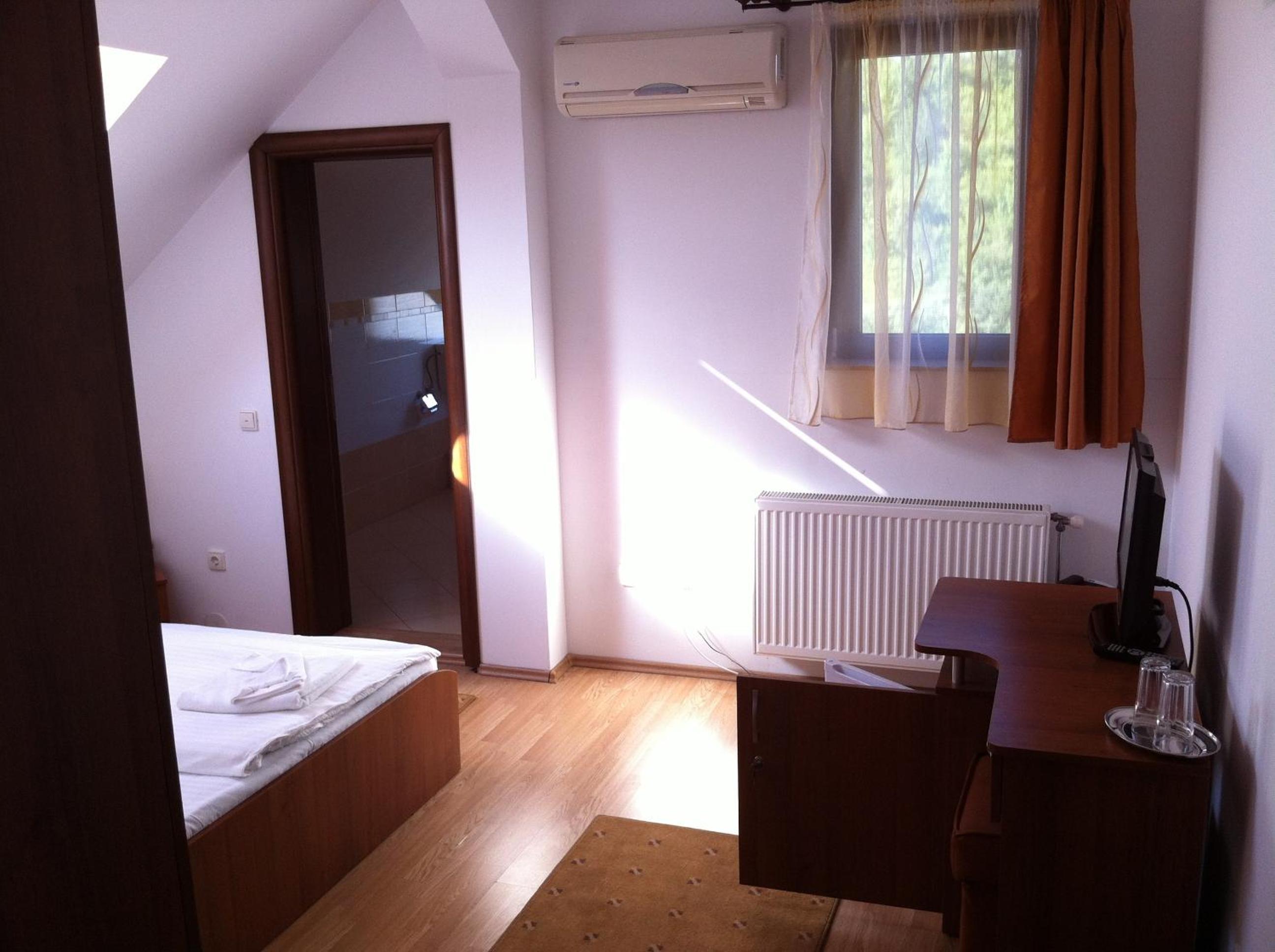 Single Room photo 2