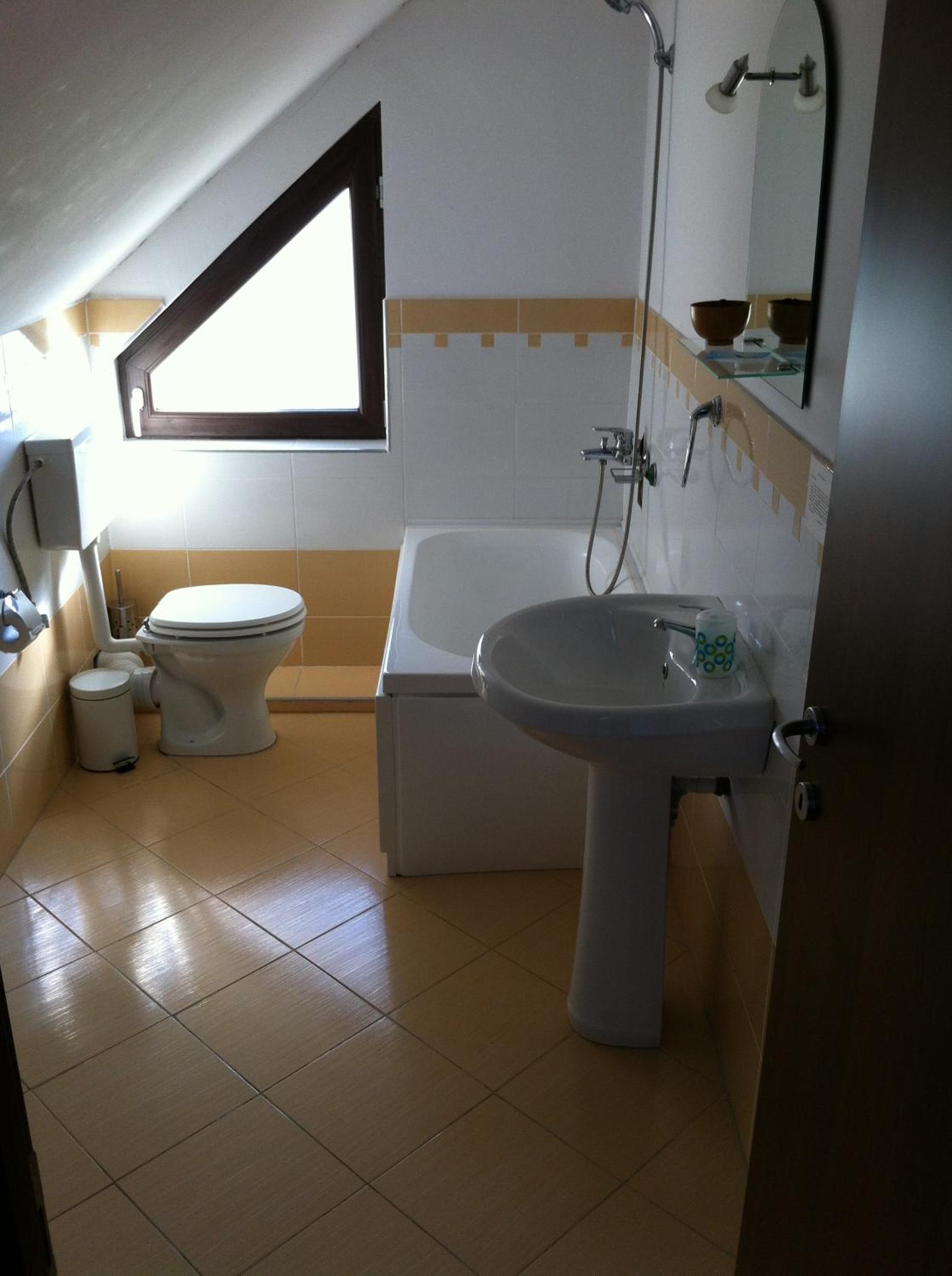 Single Room photo 3