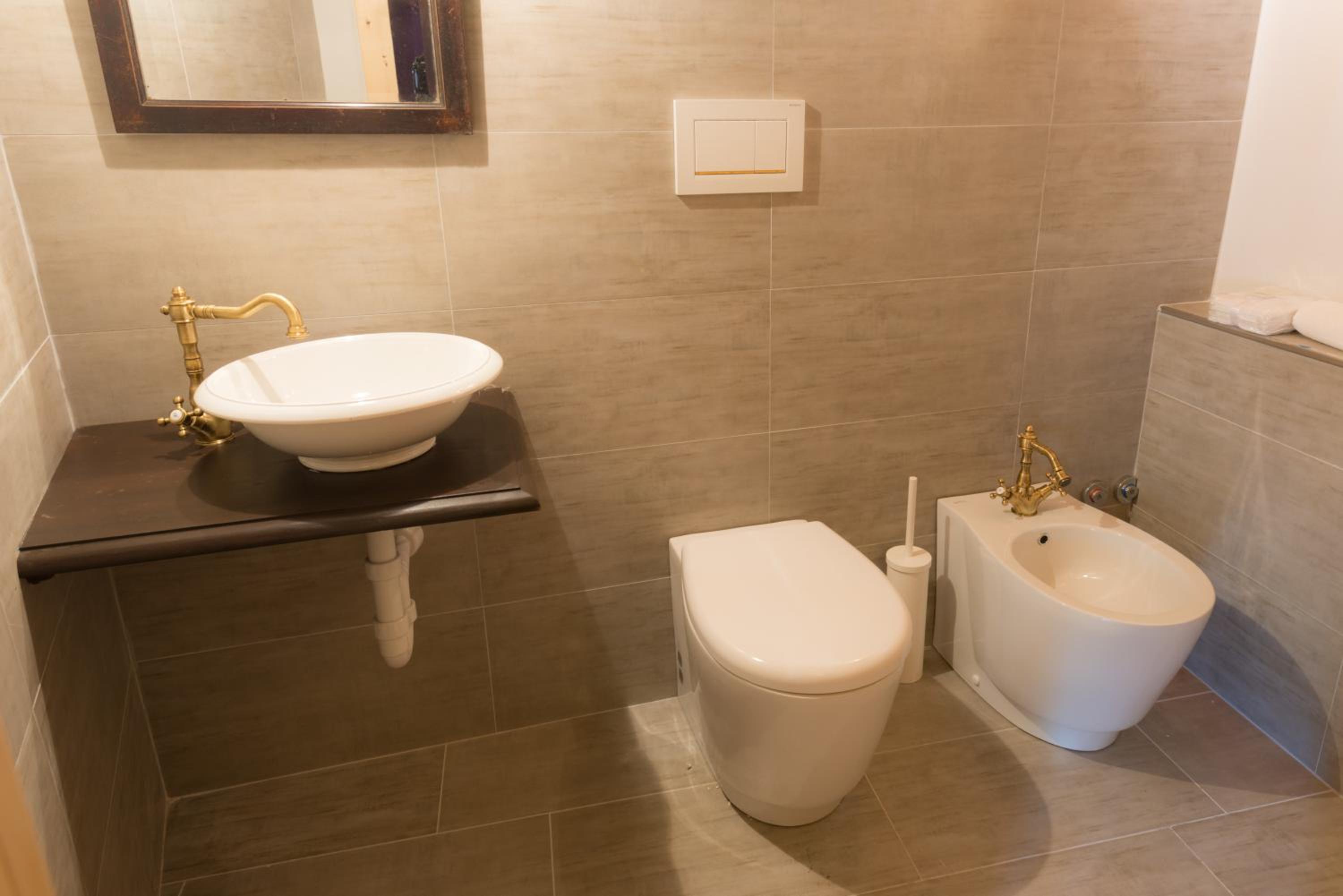 Queen Suite - Photo 2
