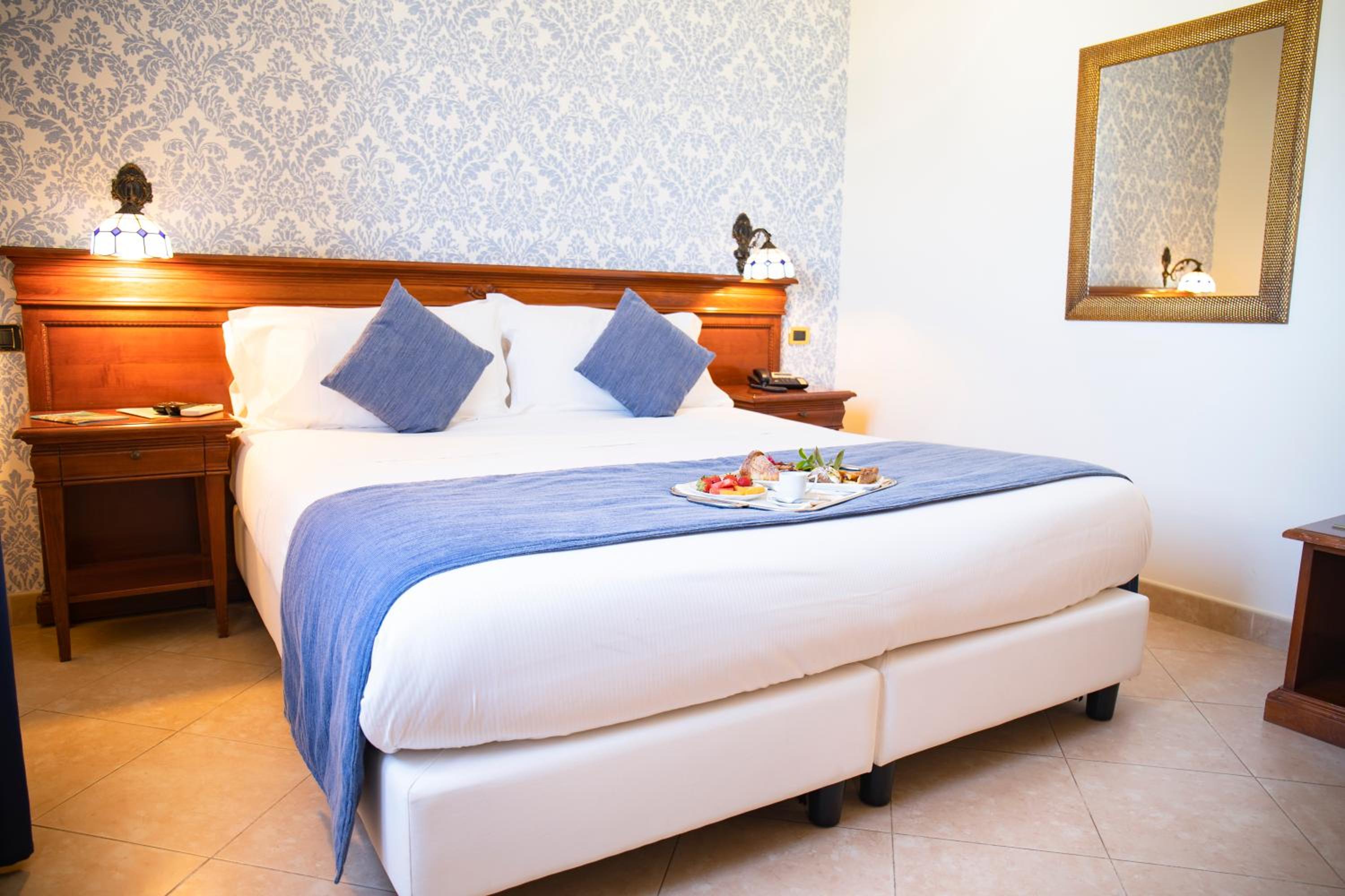 Suite with Sea View - Photo 13