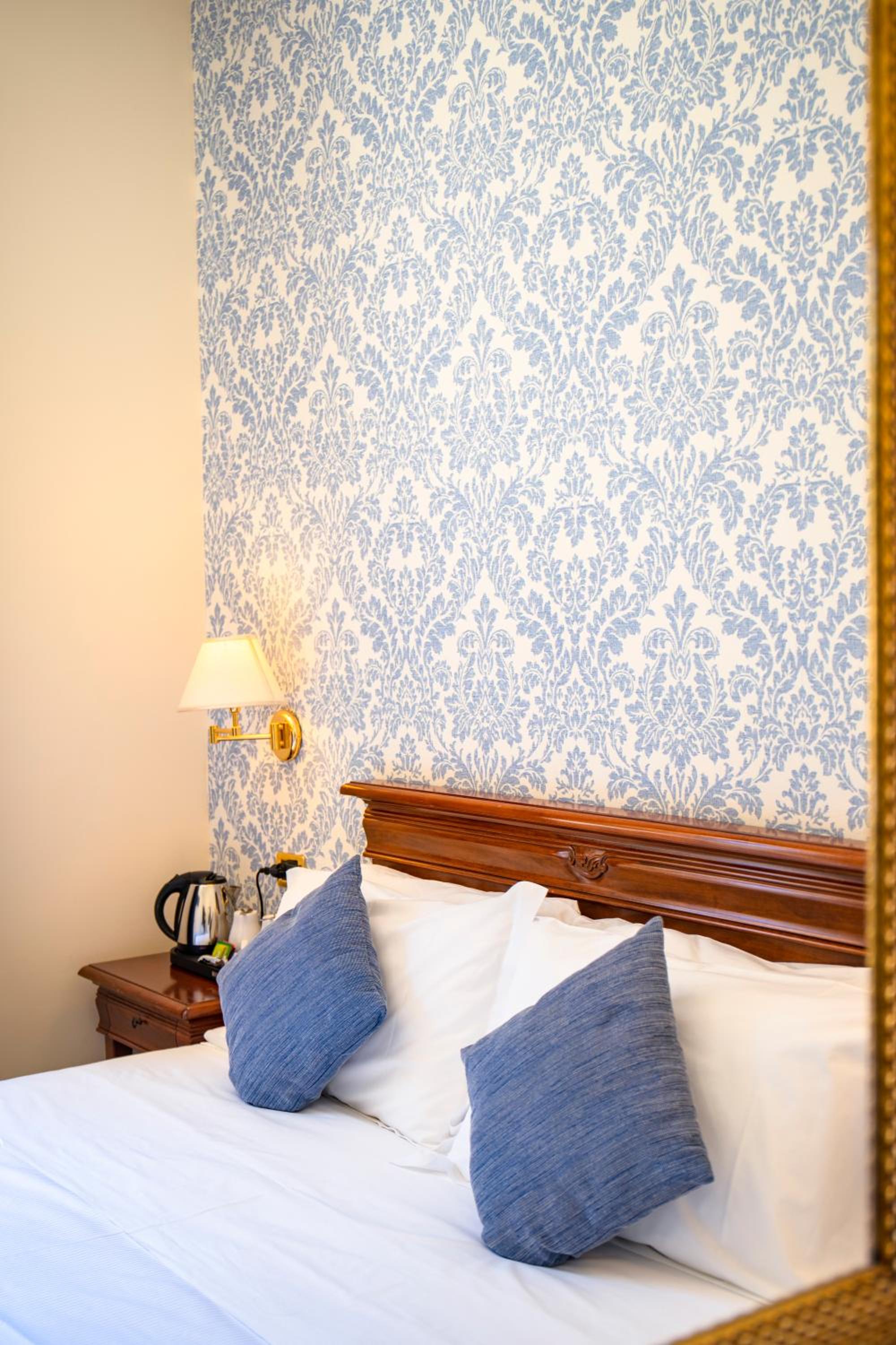 Standard Double or Twin Room - Photo 3